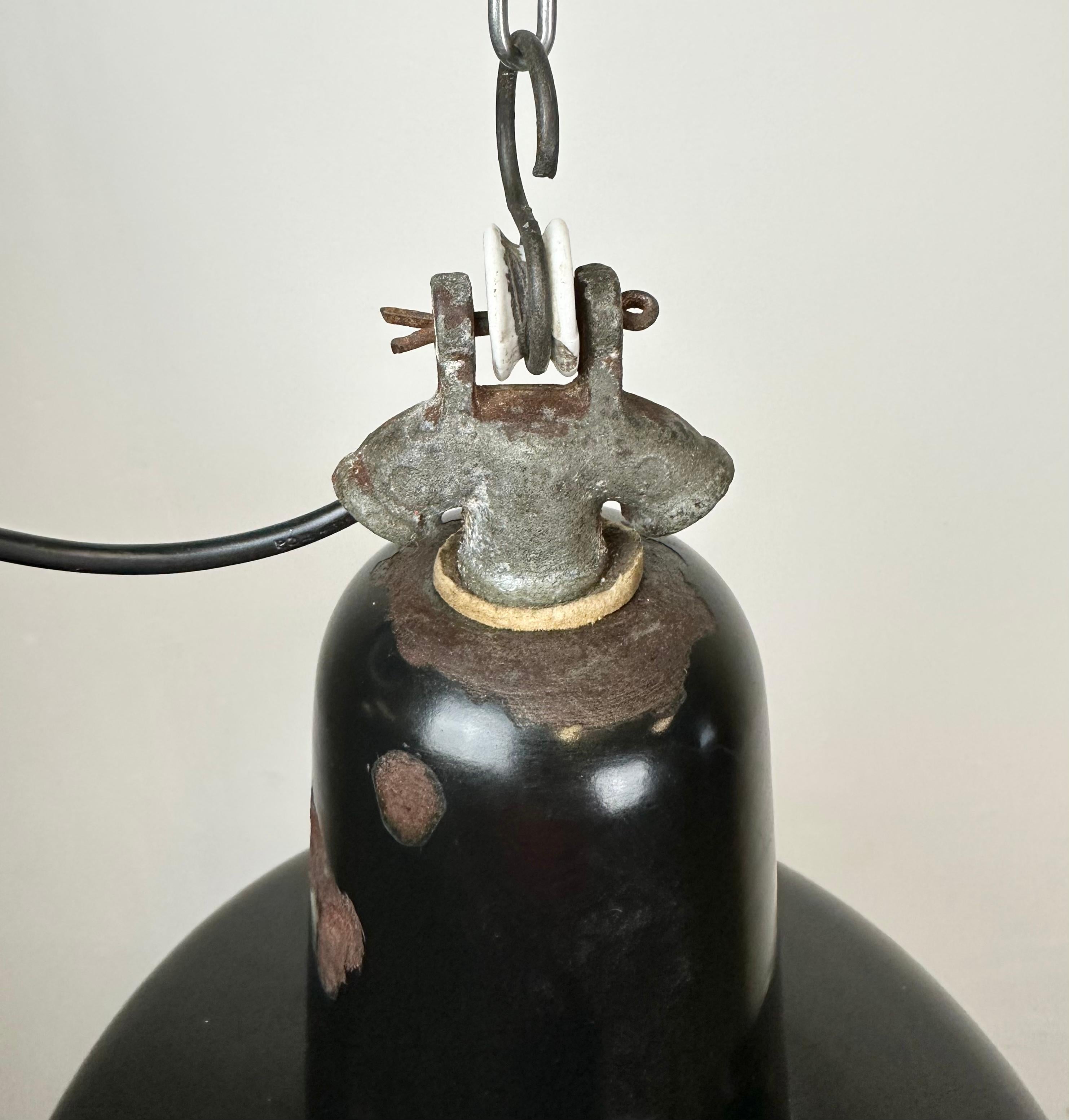 Industrial Black Enamel Factory Lamp with Cast Iron Top, 1950s For Sale 2