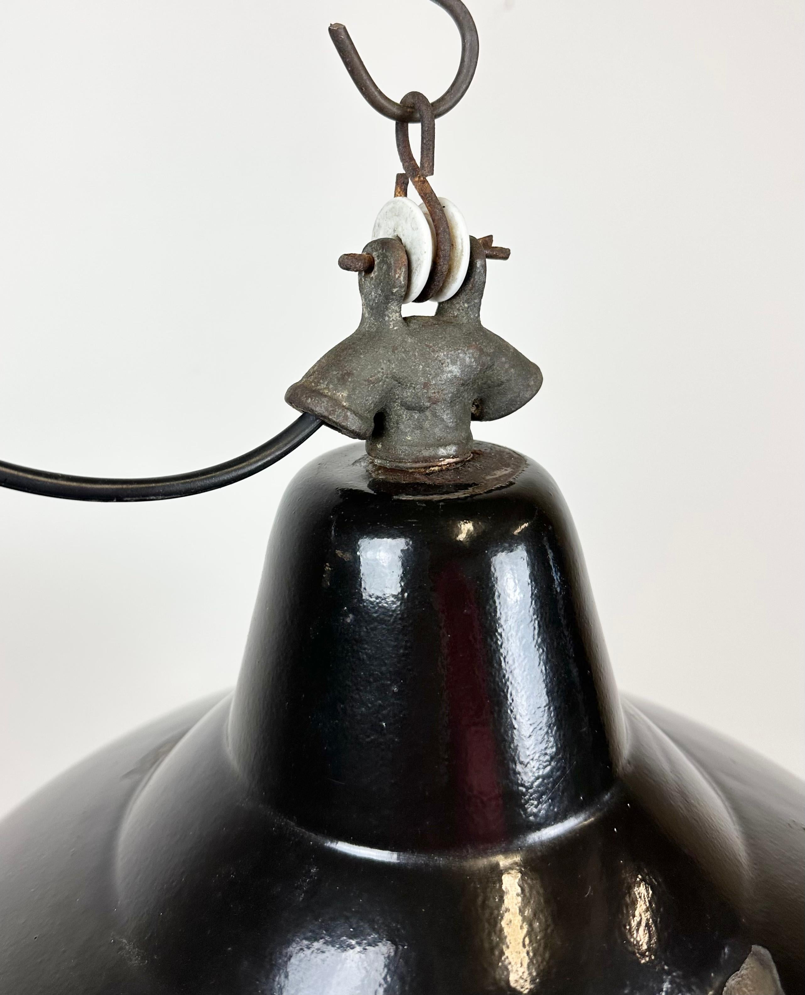 Industrial Black Enamel Factory Lamp with Cast Iron Top, 1950s For Sale 1
