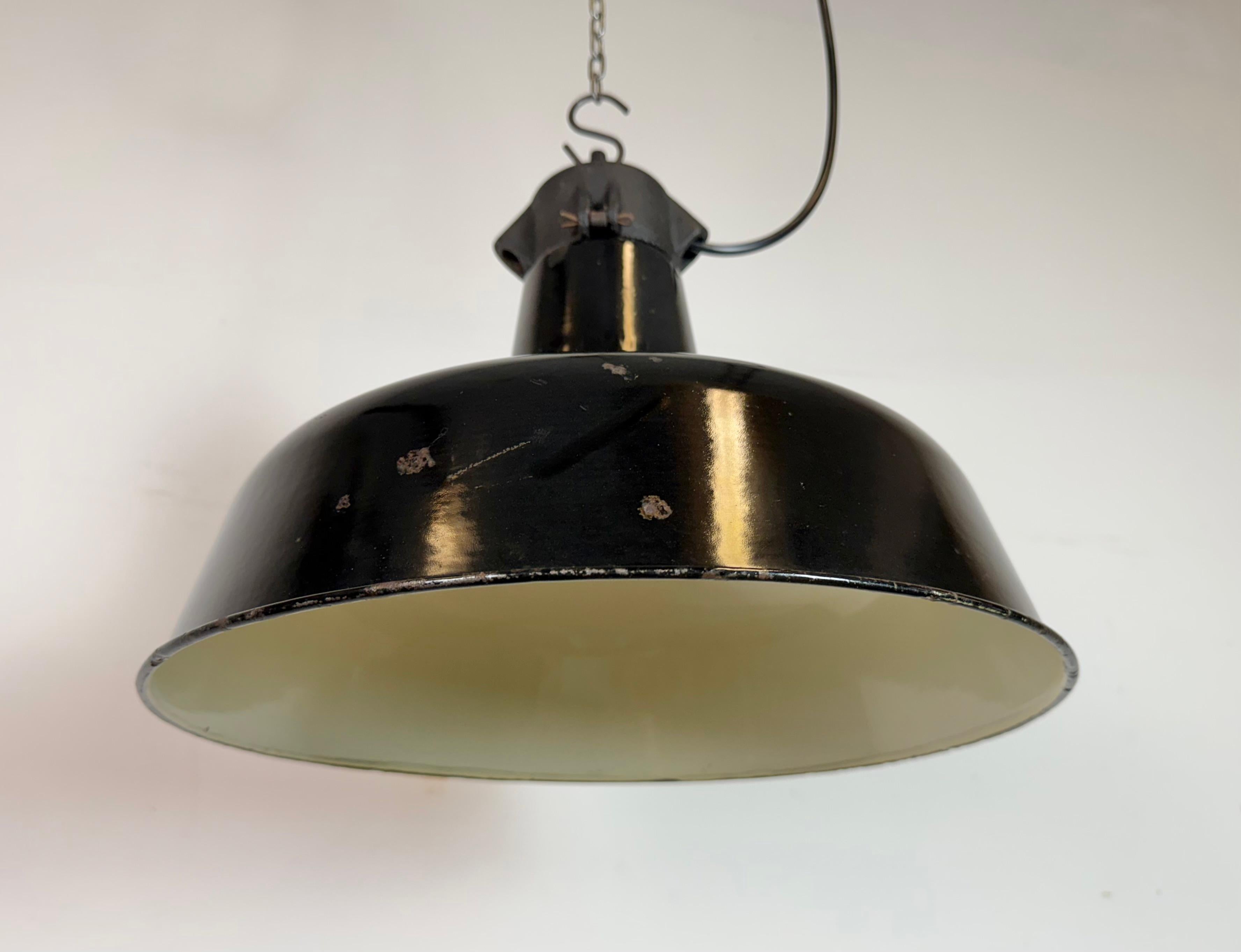 Industrial Black Enamel Factory Lamp with Cast Iron Top, 1950s For Sale 1