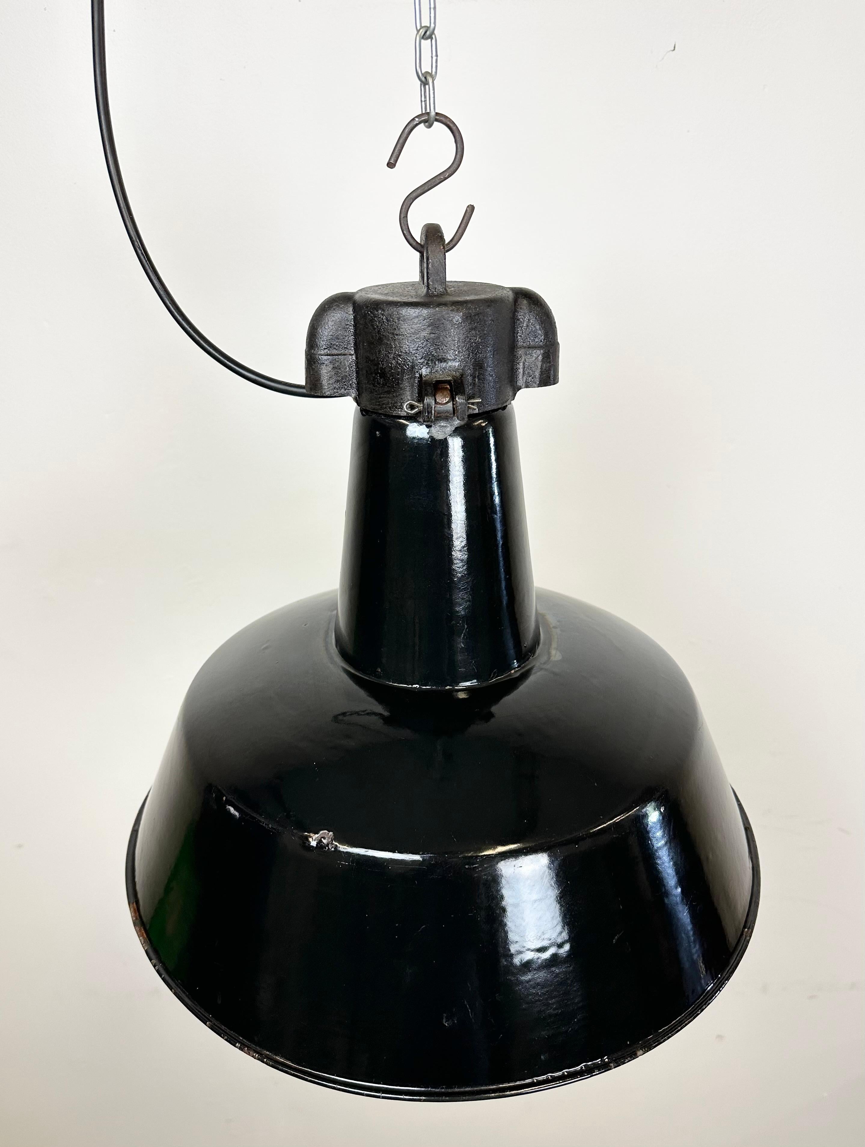 Industrial Black Enamel Factory Lamp with Cast Iron Top, 1950s For Sale 3