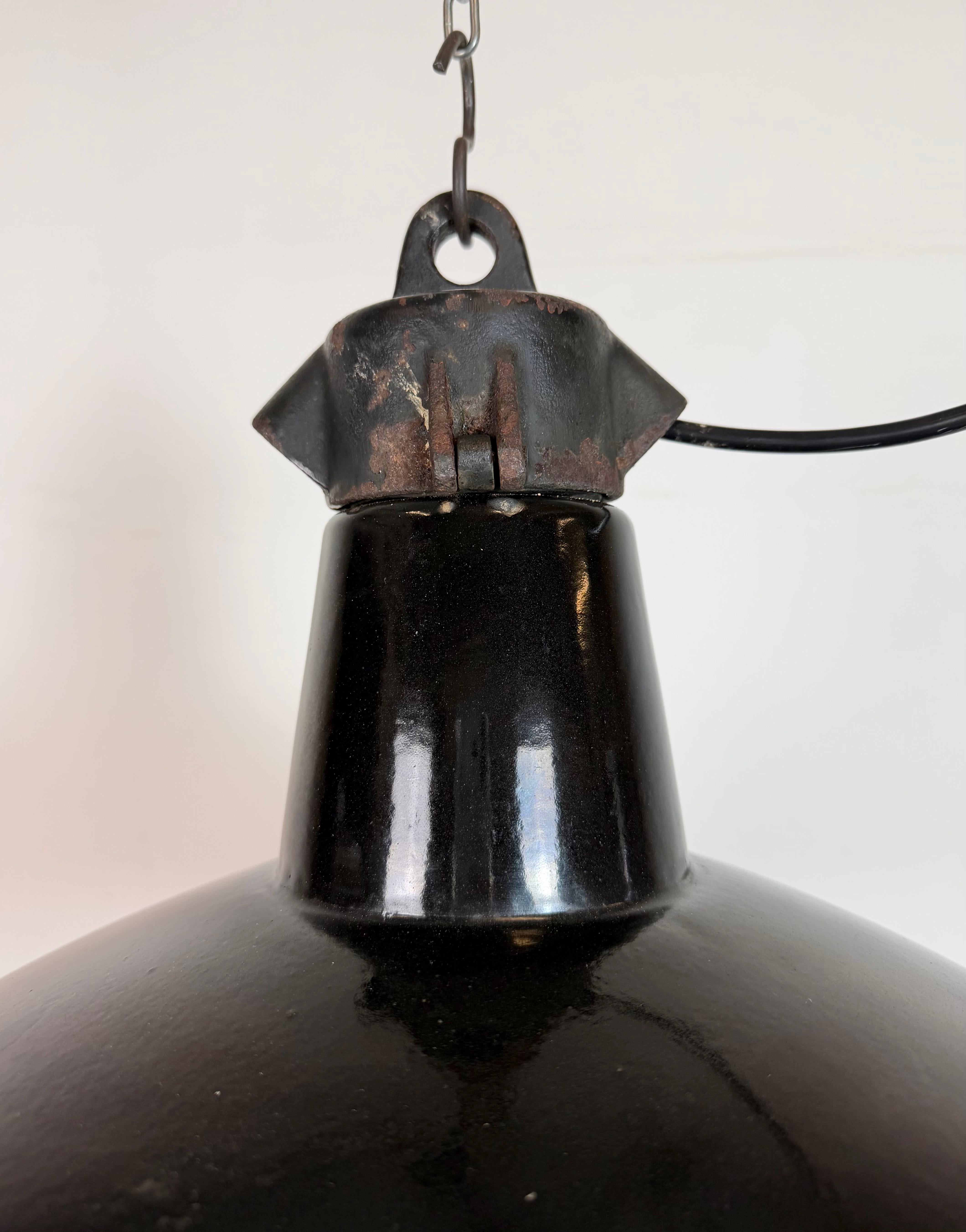 Industrial Black Enamel Factory Lamp with Cast Iron Top, 1950s For Sale 3