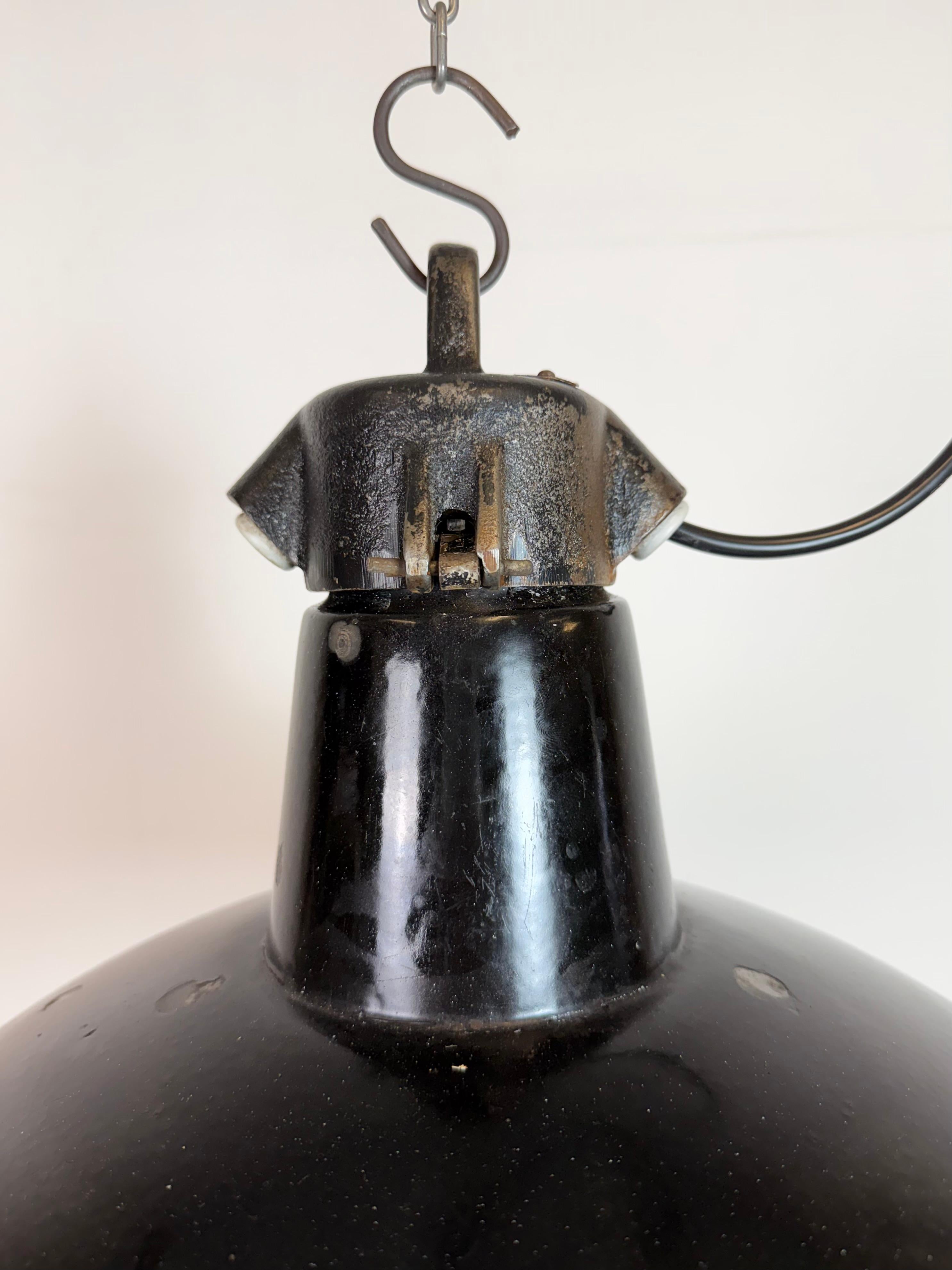 Industrial Black Enamel Factory Lamp with Cast Iron Top, 1950s For Sale 3