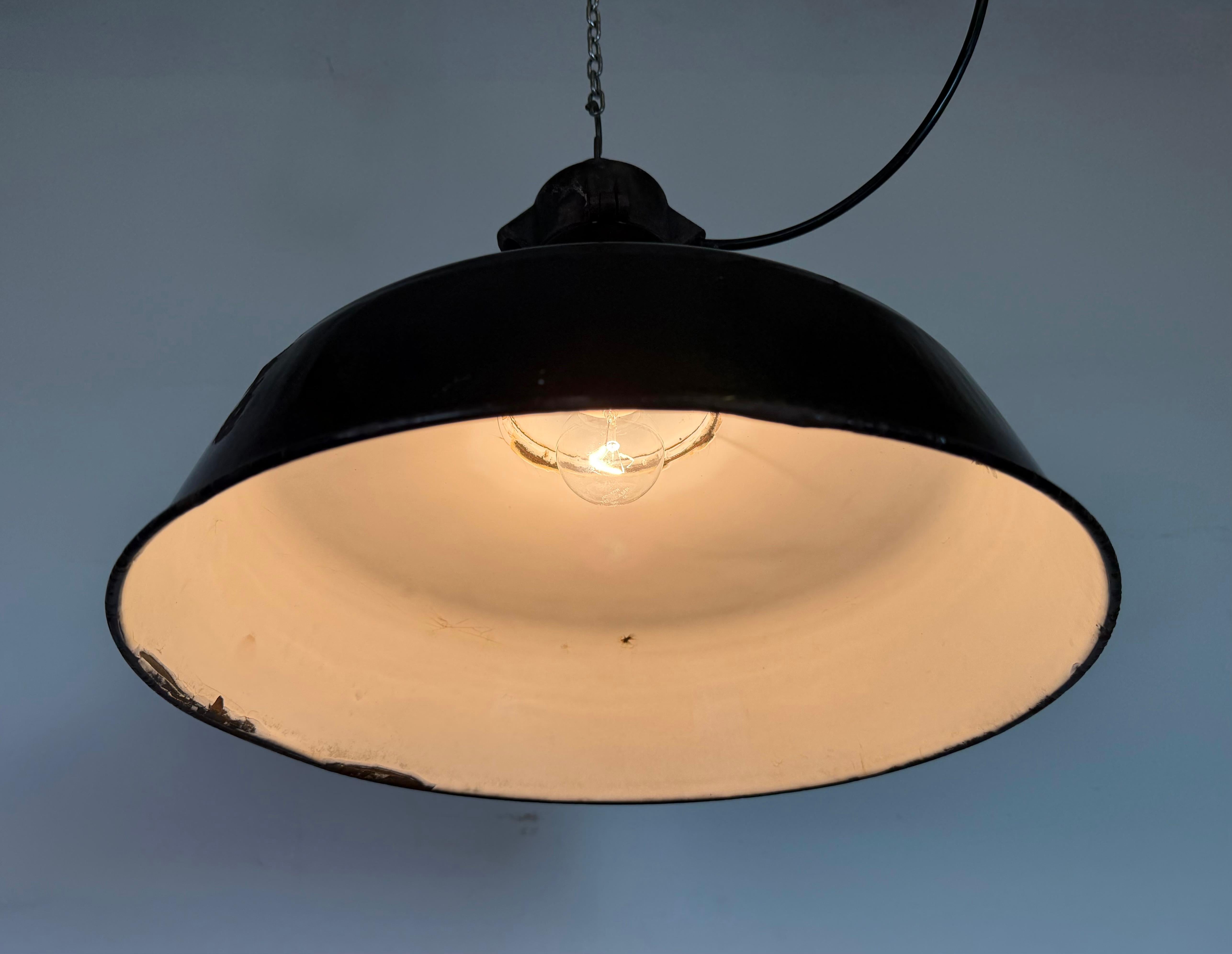 Industrial Black Enamel Factory Lamp with Cast Iron Top, 1950s For Sale 4