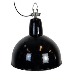 Lampe d'usine industrielle en émail noir avec dessus en fonte, années 1950