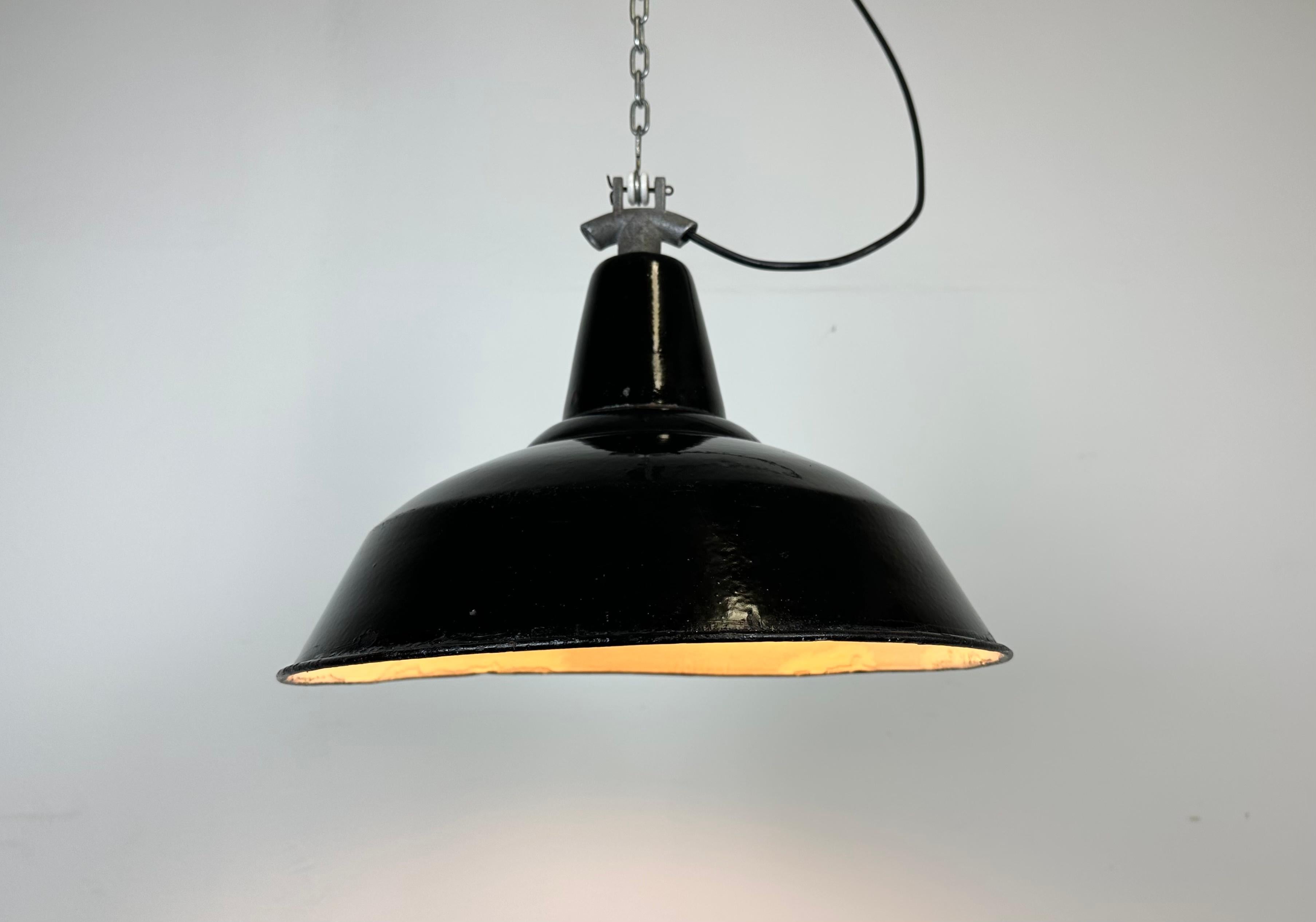 Industrial Black Enamel Factory Lamp with Cast Iron Top, 1960s For Sale 5