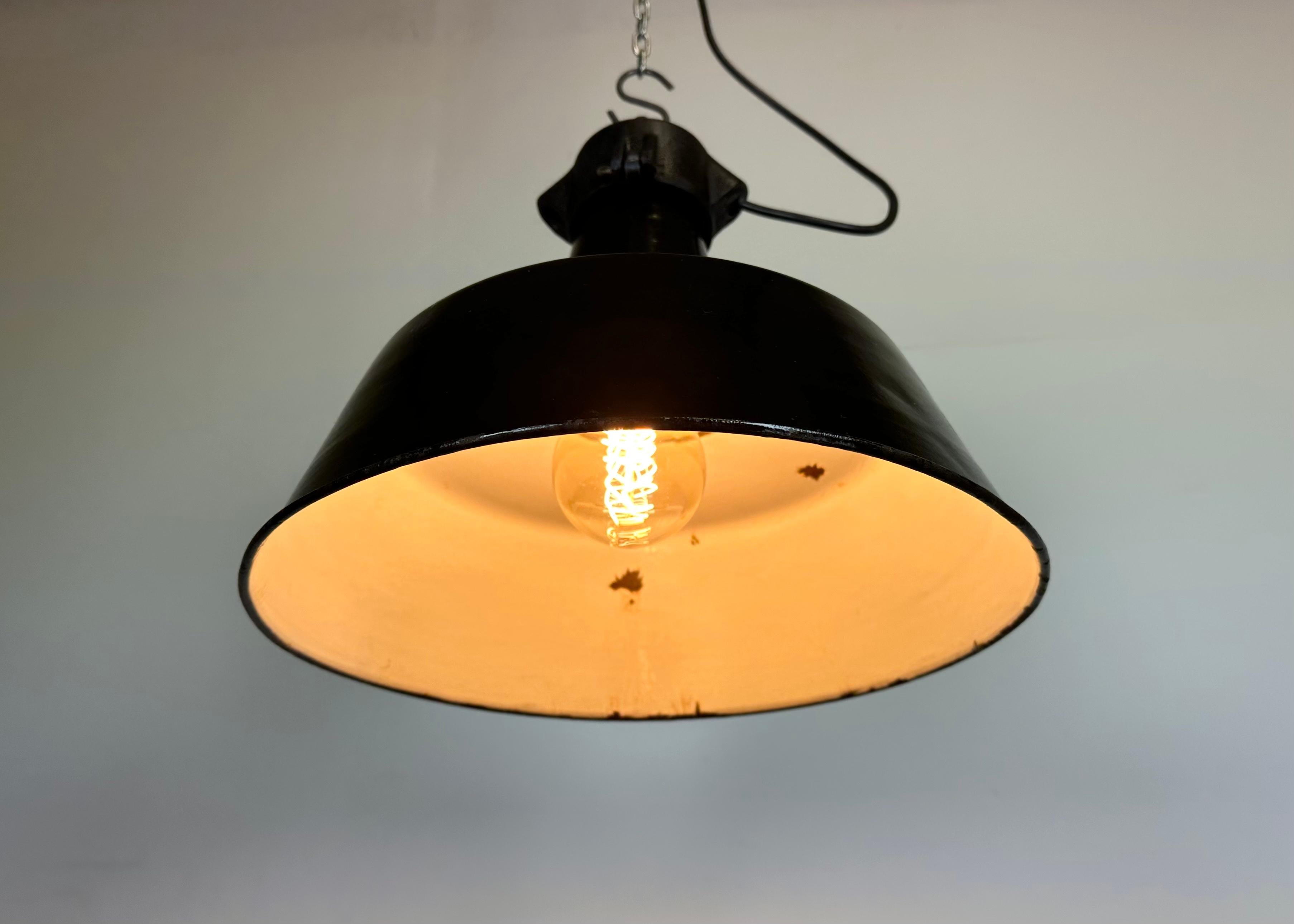 Industrial Black Enamel Factory Lamp with Cast Iron Top, 1960s For Sale 6