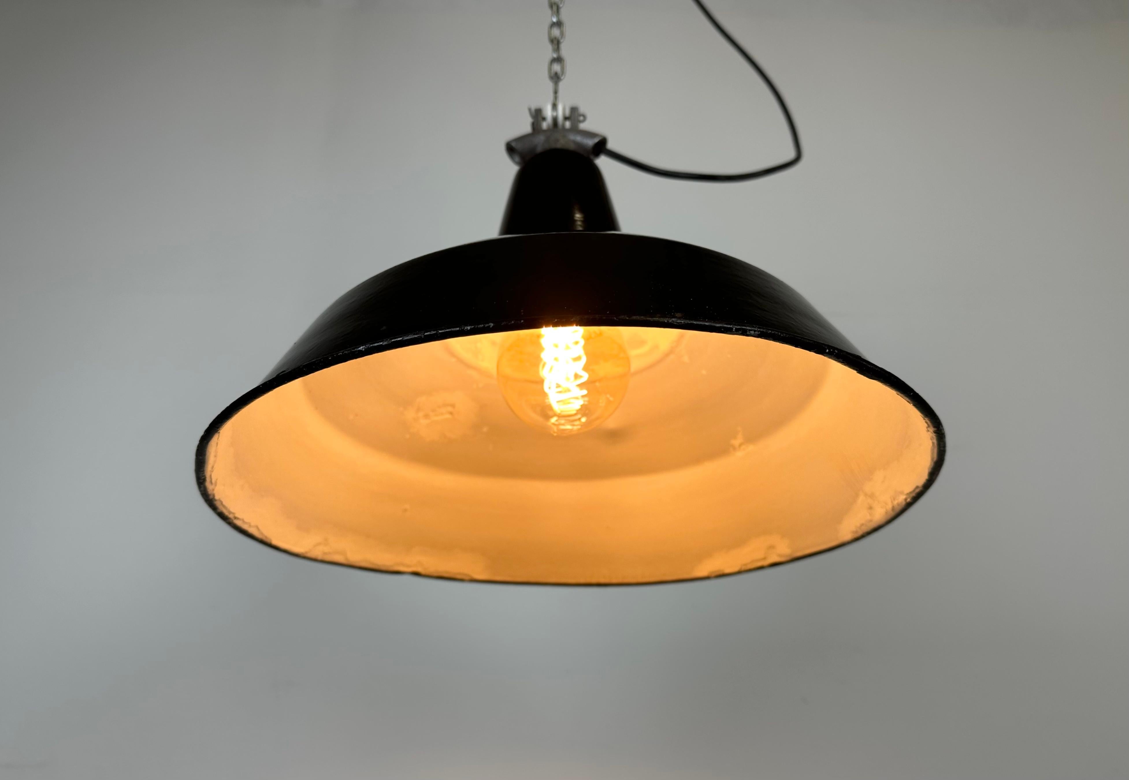 Industrial Black Enamel Factory Lamp with Cast Iron Top, 1960s For Sale 6