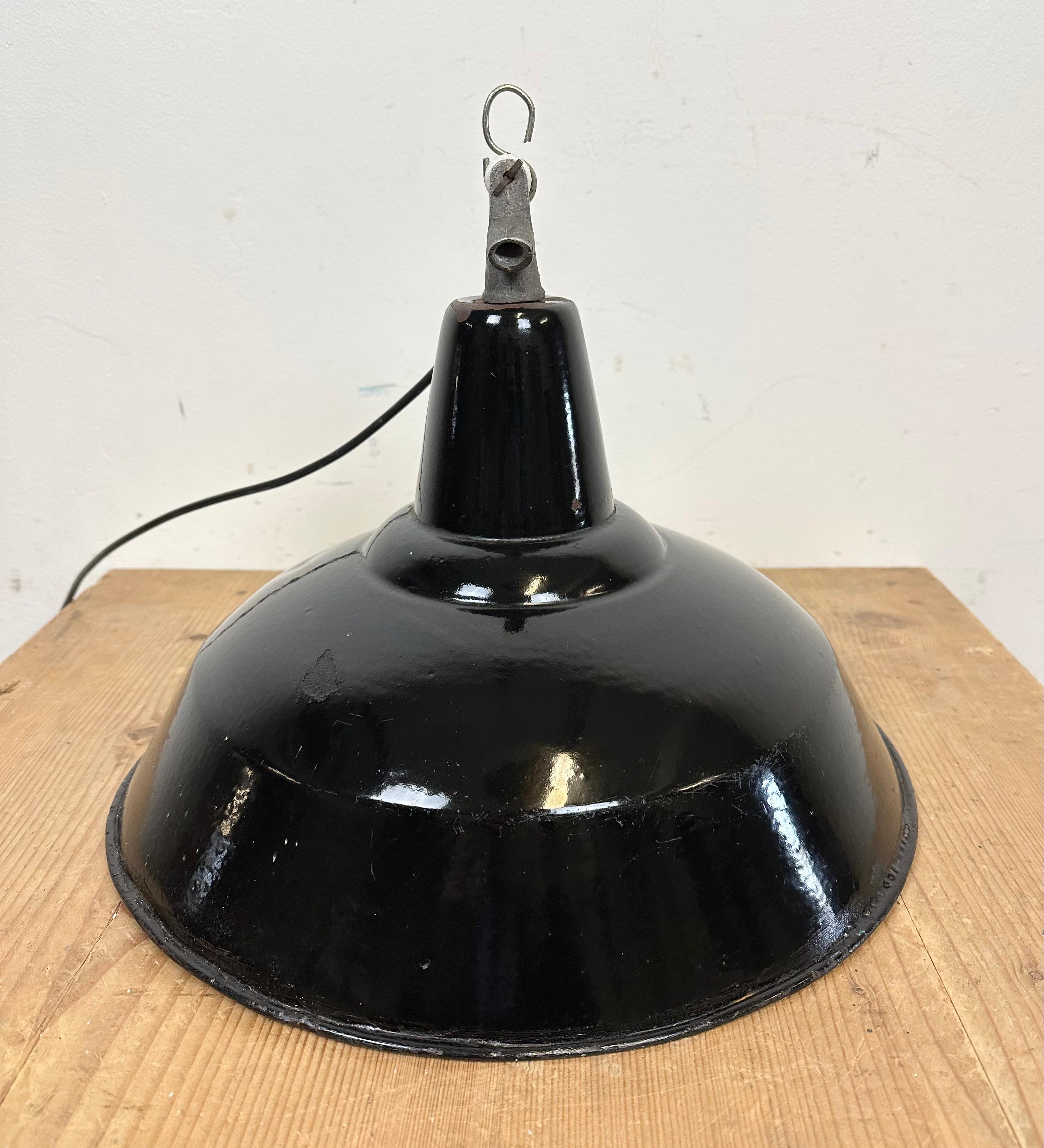 Industrial Black Enamel Factory Lamp with Cast Iron Top, 1960s For Sale 8