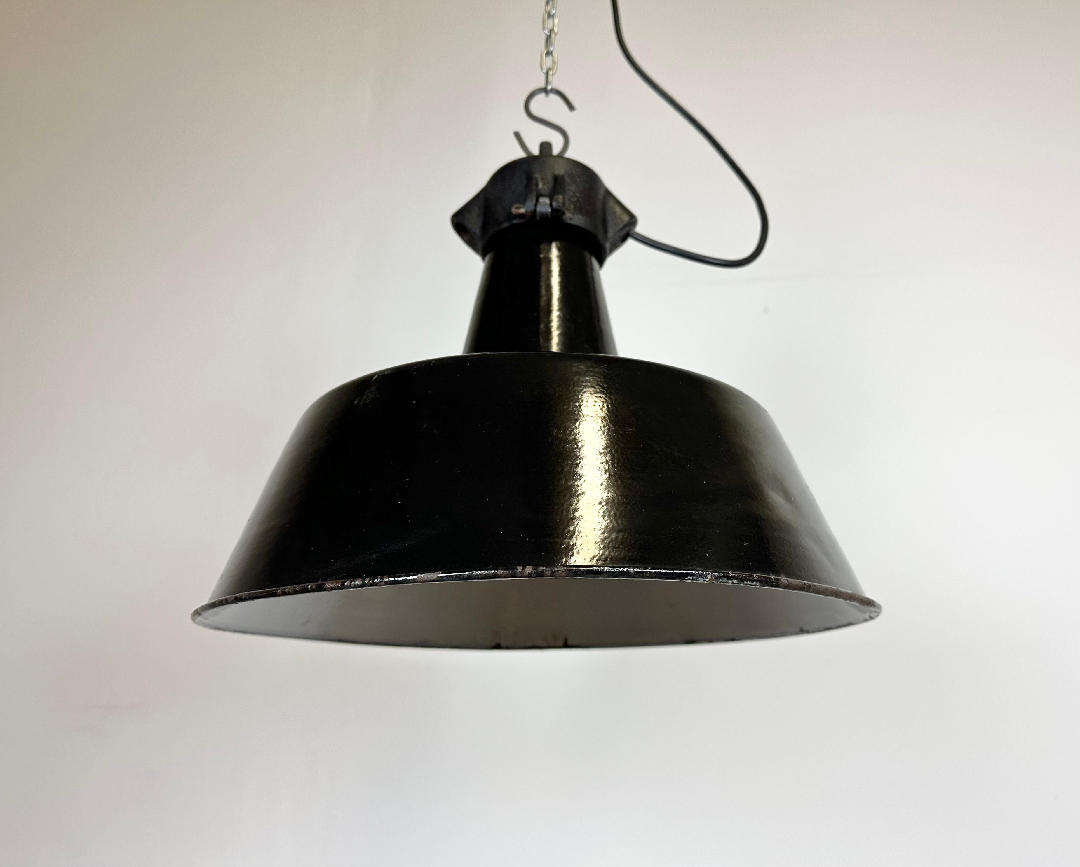 Industrial Black Enamel Factory Lamp with Cast Iron Top, 1960s For Sale 4