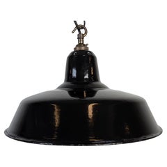 Lampe à suspension industrielle en émail noir, années 1960