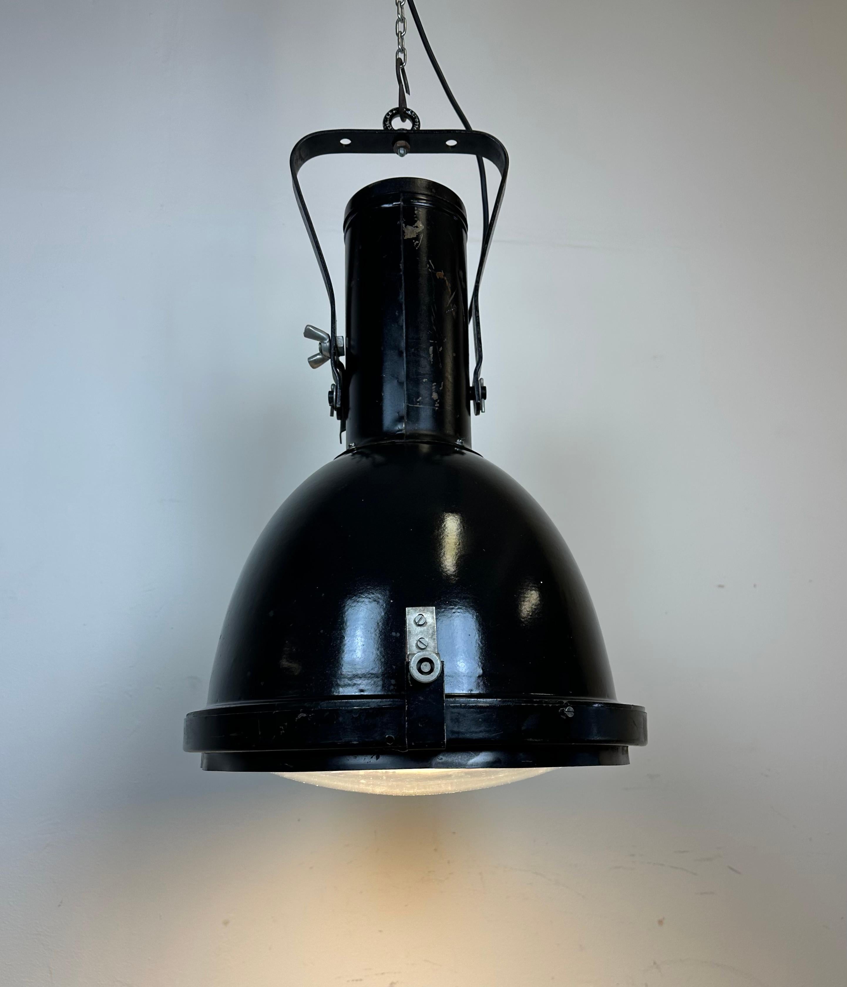Industrial Black Enamel Factory Spotlight with Convex Glass Cover, 1960s For Sale 10