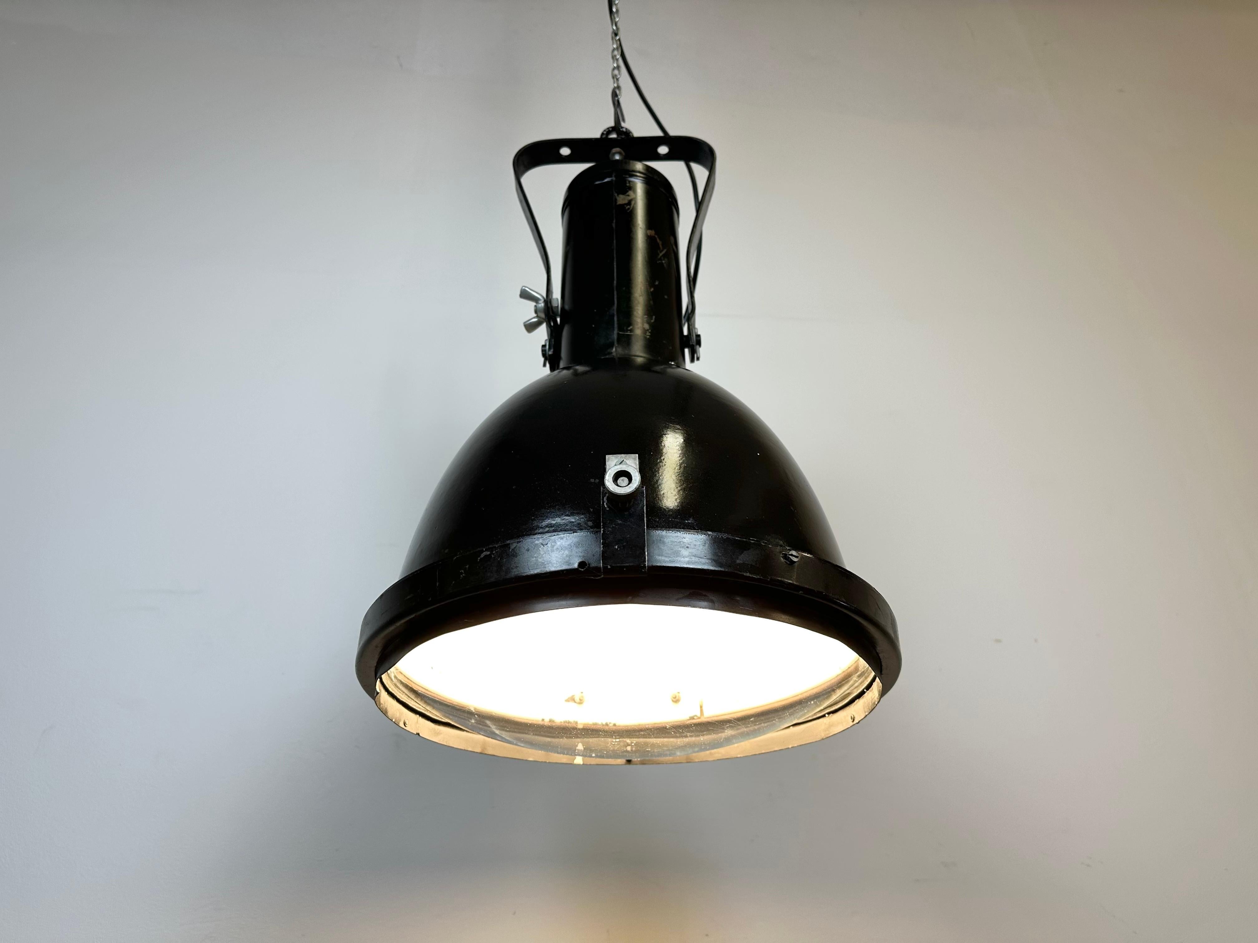 Industrial Black Enamel Factory Spotlight with Convex Glass Cover, 1960s For Sale 11