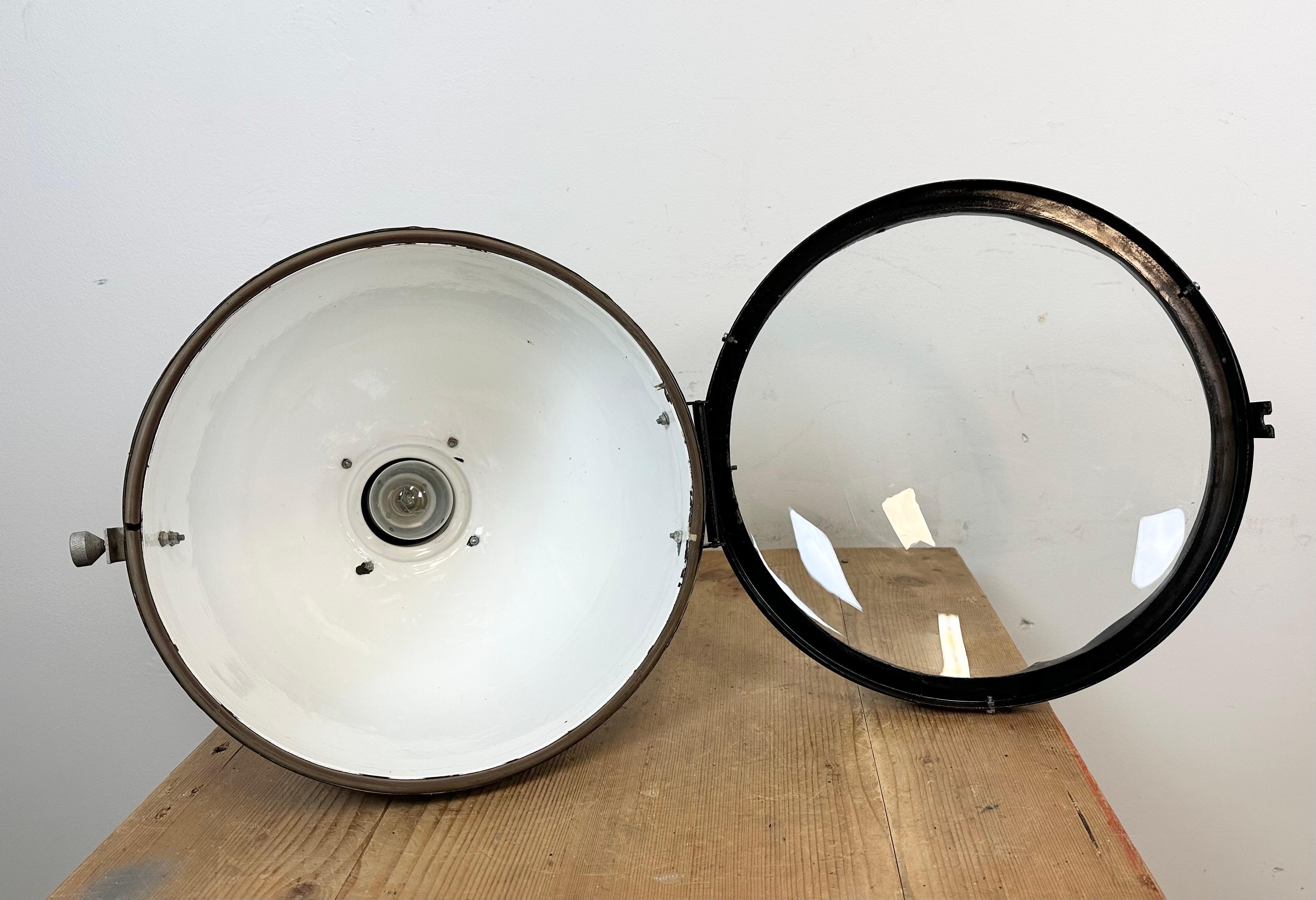 Industrial Black Enamel Factory Spotlight with Convex Glass Cover, 1960s For Sale 13