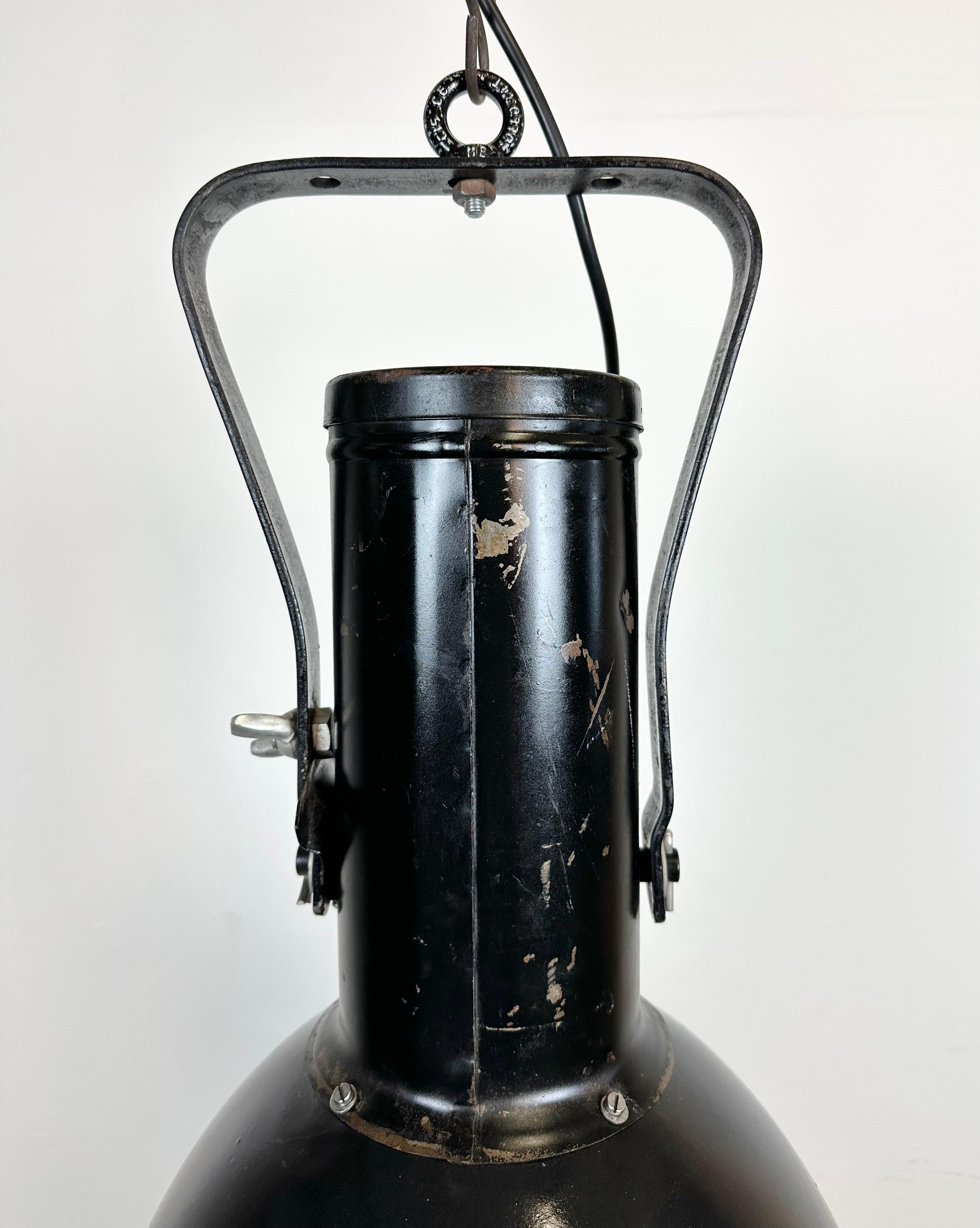 Industrial Black Enamel Factory Spotlight with Convex Glass Cover, 1960s In Good Condition For Sale In Kojetice, CZ