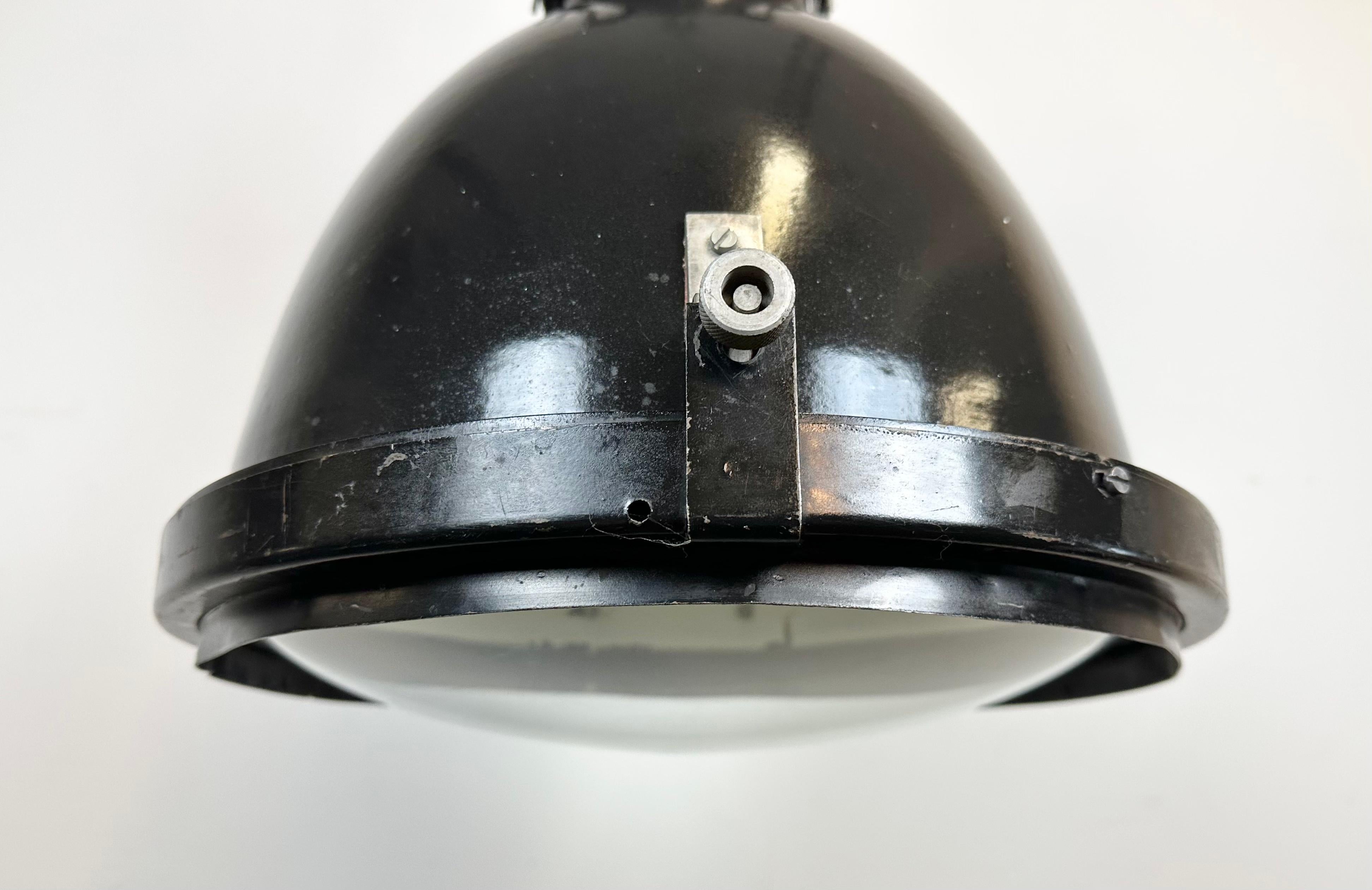Industrial Black Enamel Factory Spotlight with Convex Glass Cover, 1960s For Sale 1
