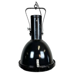 Lampe d'usine industrielle en émail noir avec couvercle en verre convexe, années 1960