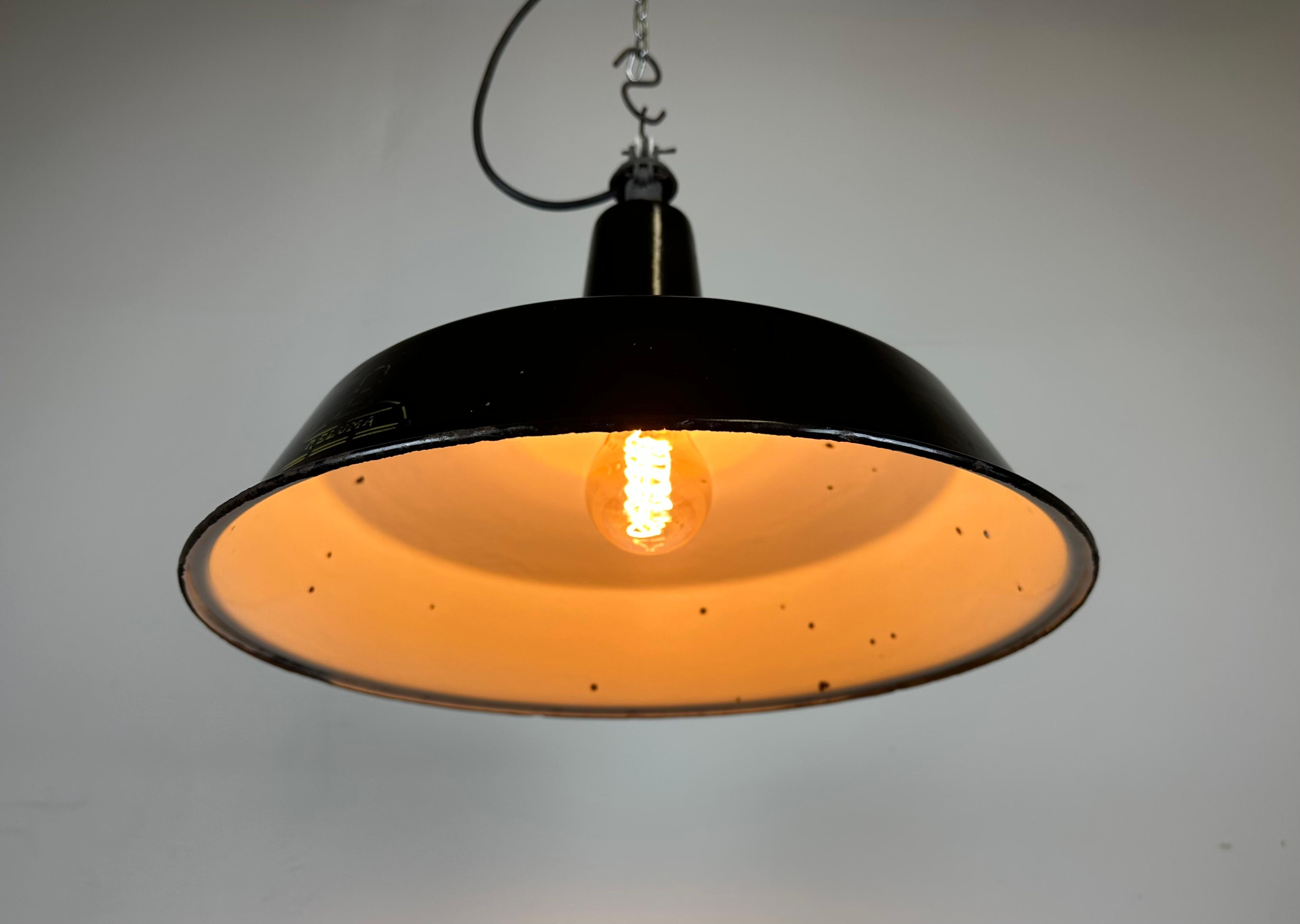Industrial Black Enamel Hanging Lamp from Reluma, 1950s For Sale 6