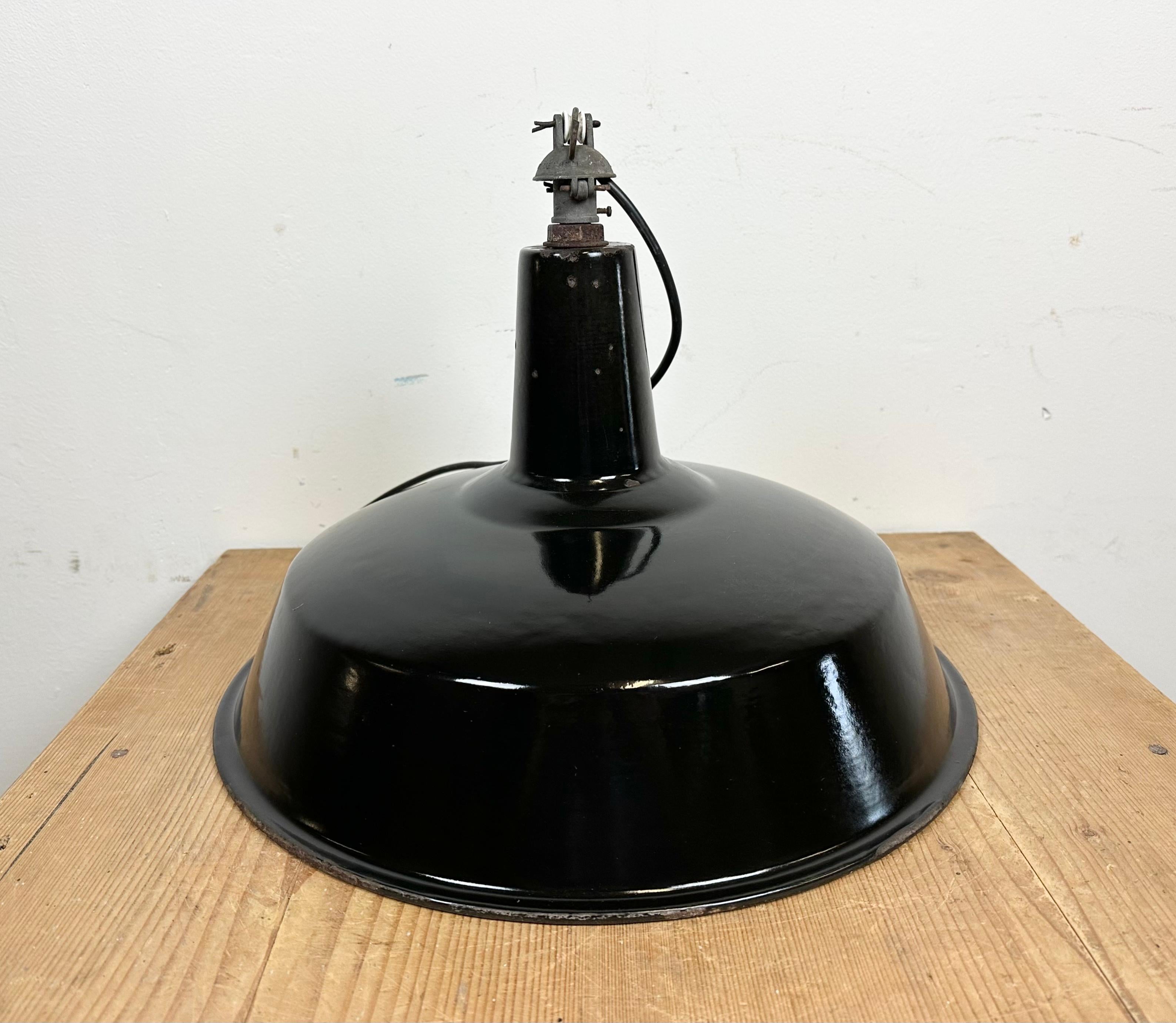 Industrial Black Enamel Hanging Lamp from Reluma, 1950s For Sale 11