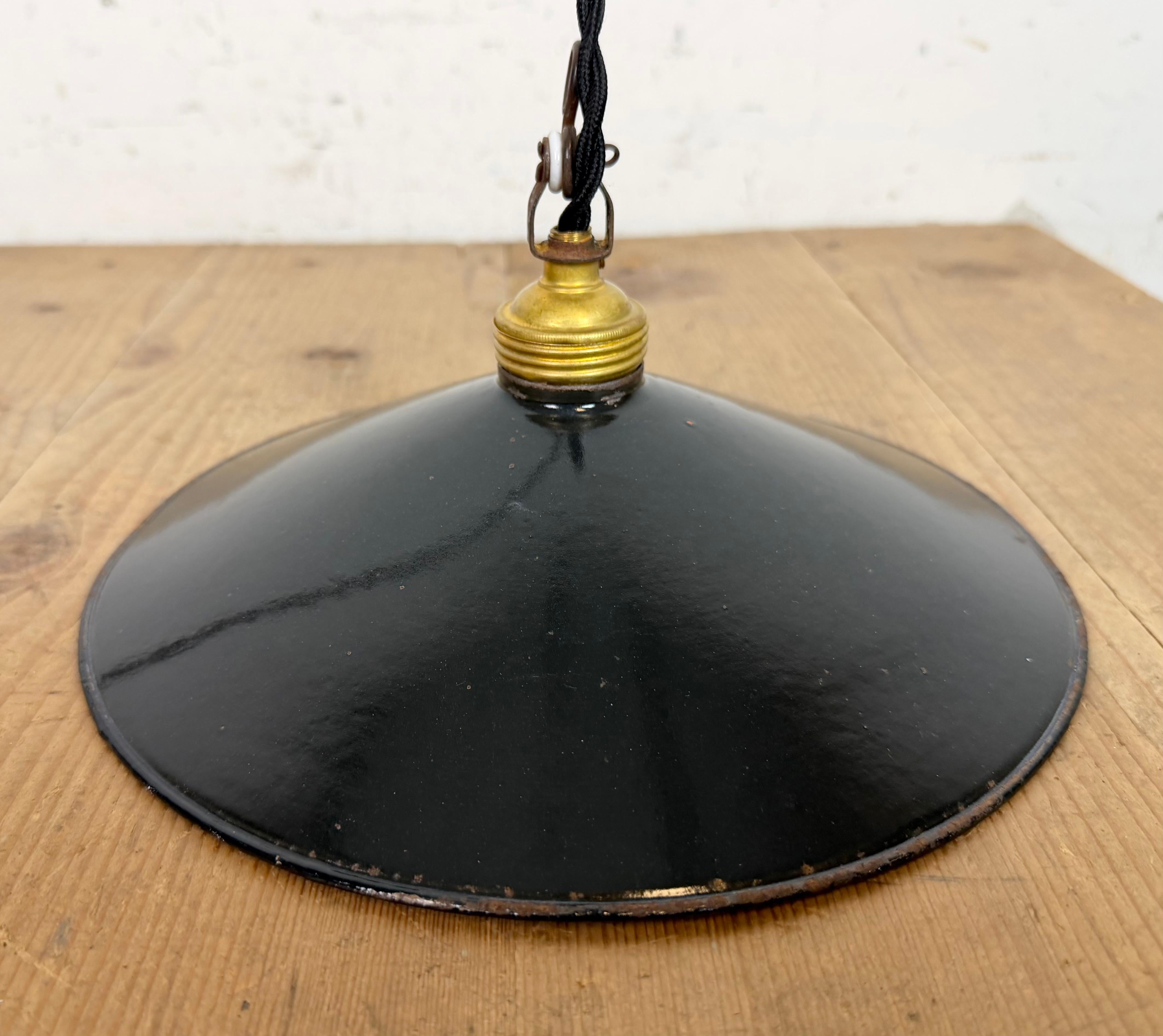 Industrial Black Enamel Light, 1930s im Angebot 3