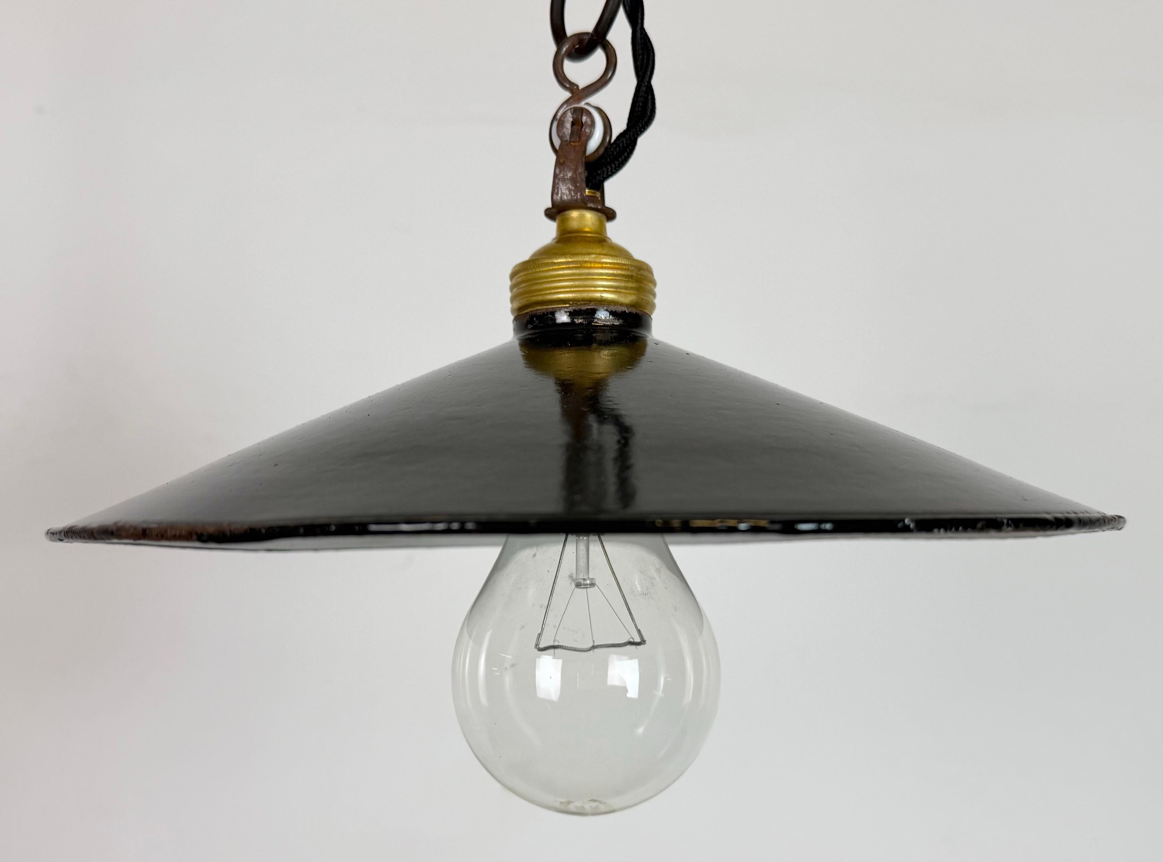 Industrial Black Enamel Light, 1930s (Industriell) im Angebot