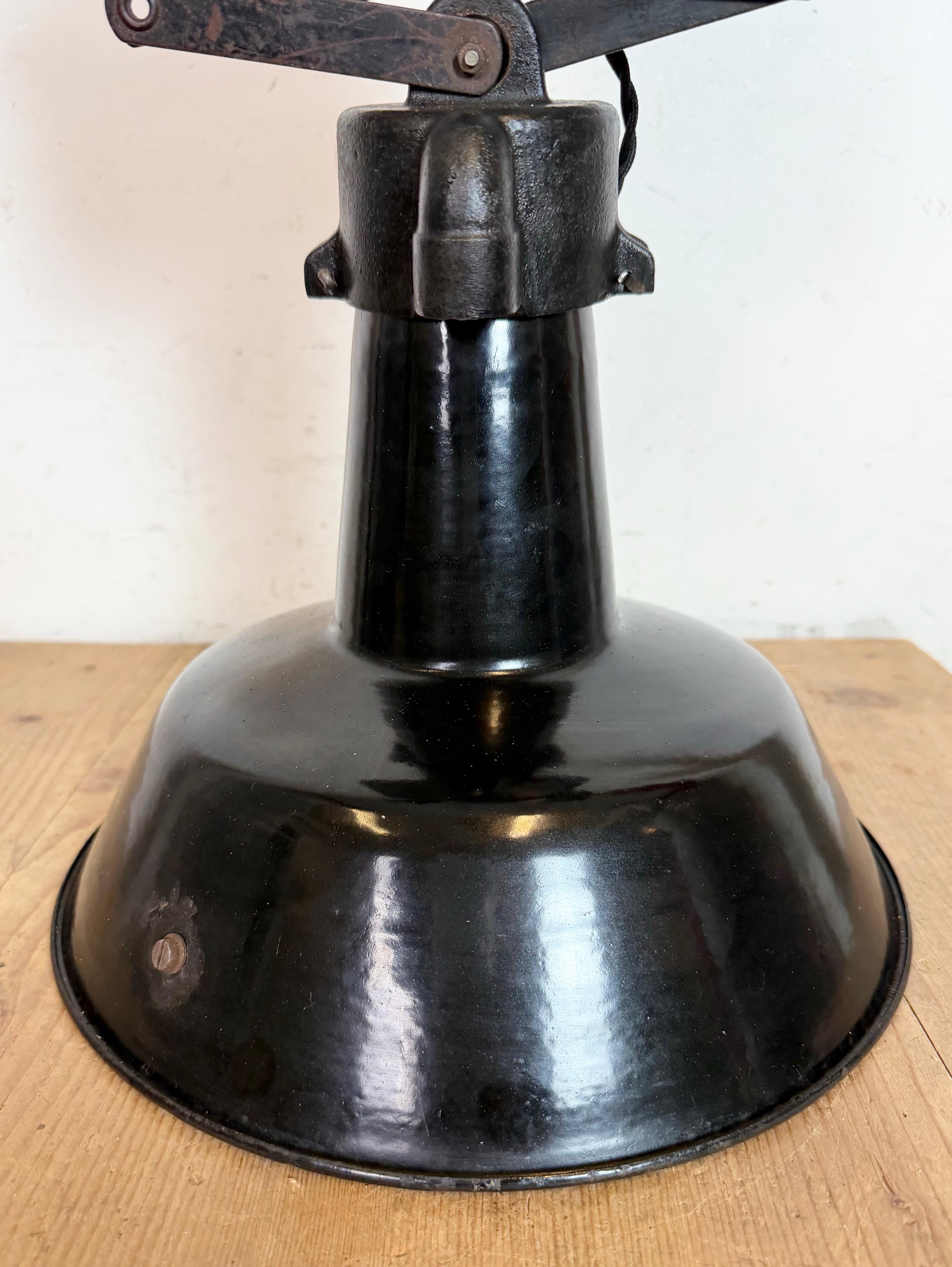 Industrielle Scheren-Deckenleuchte aus schwarzer Emaille, 1930er Jahre im Angebot 9