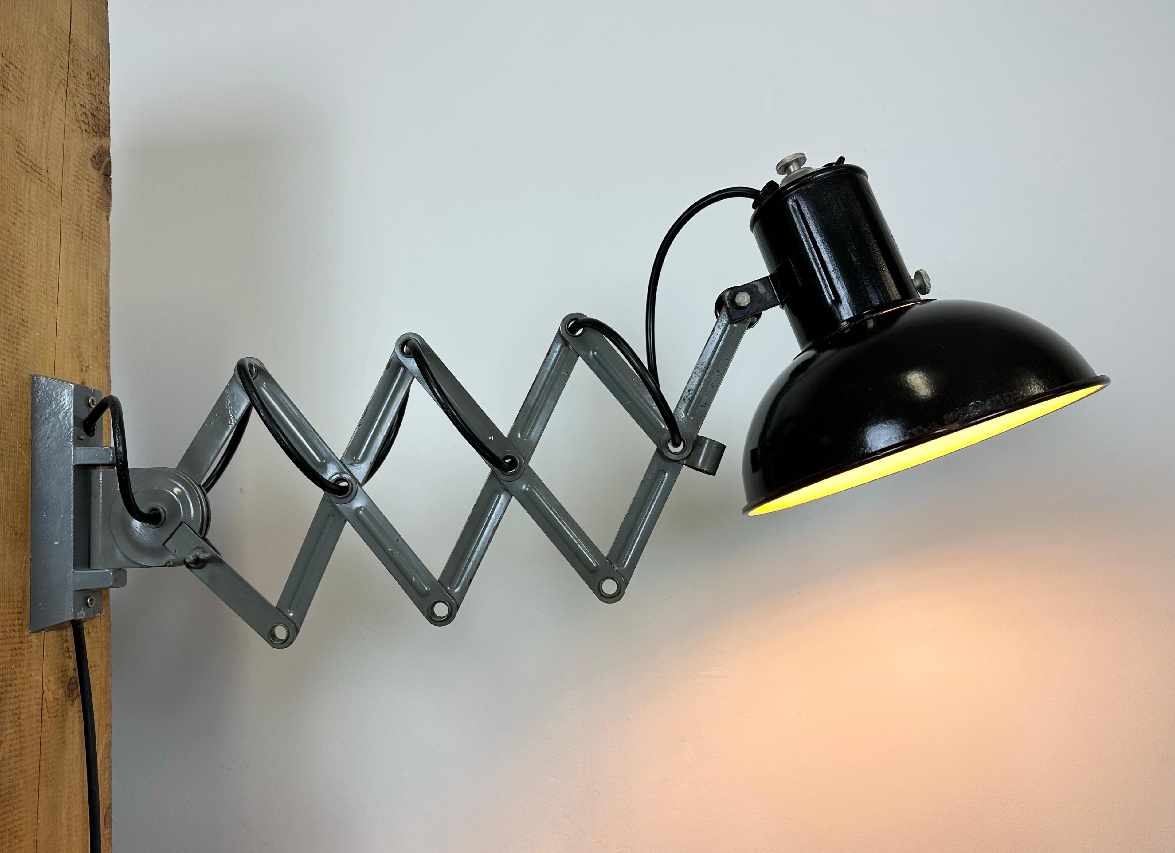 Industrial Black Enamel Scissor Wall Lamp, 1950s For Sale 8