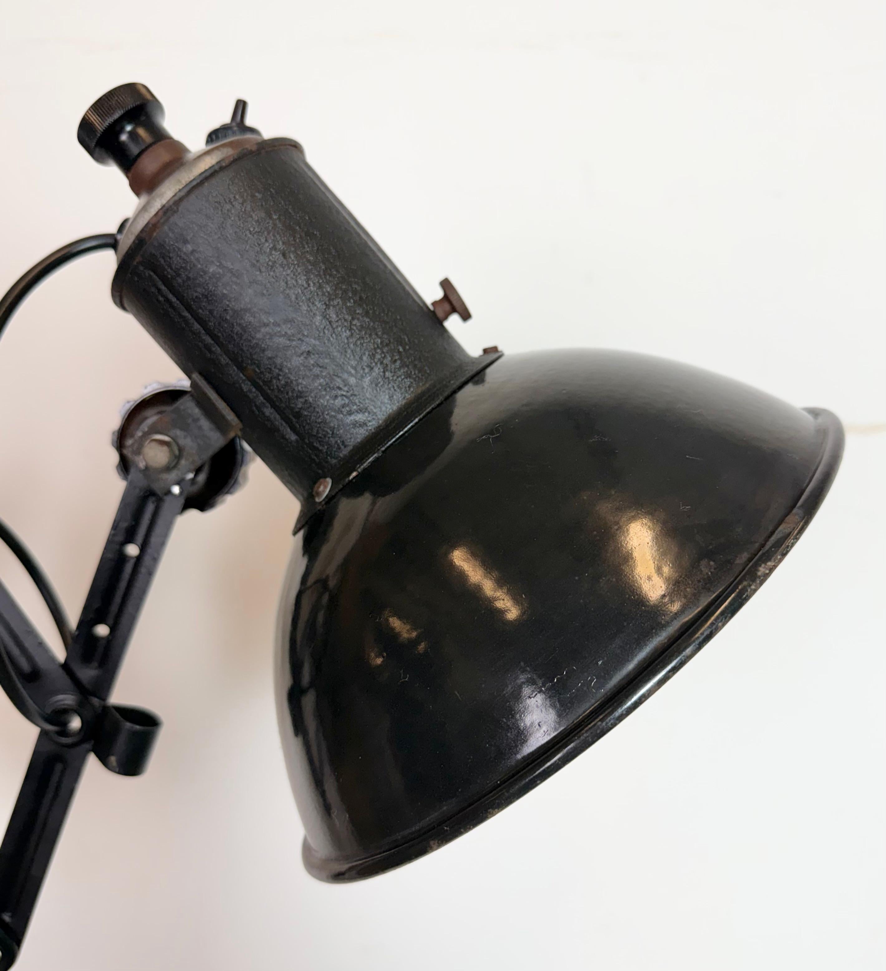Lámpara de pared industrial de tijera de esmalte negro, años 50 en venta 7