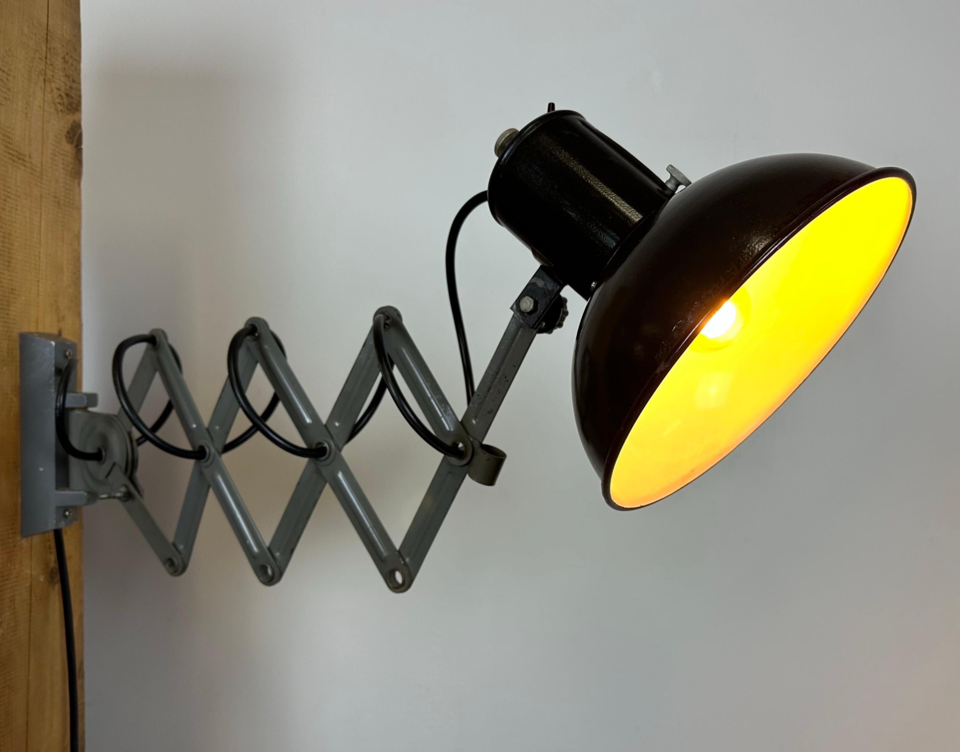 Industrial Black Enamel Scissor Wall Lamp, 1950s For Sale 9