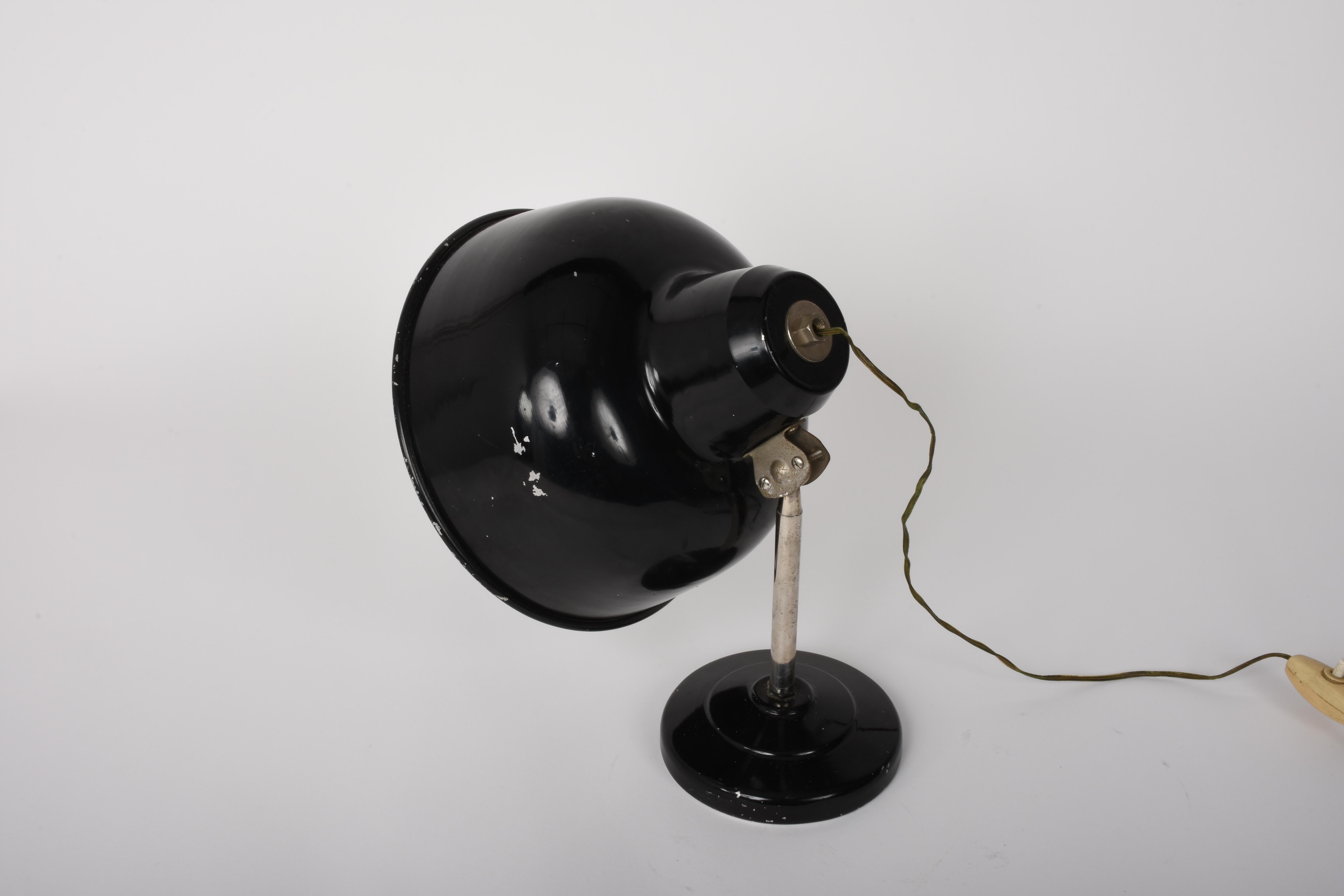 Mid-20th Century Industrial Black Enameled Metal Adjustable Italian Table Desk Lamp, 1940s For Sale