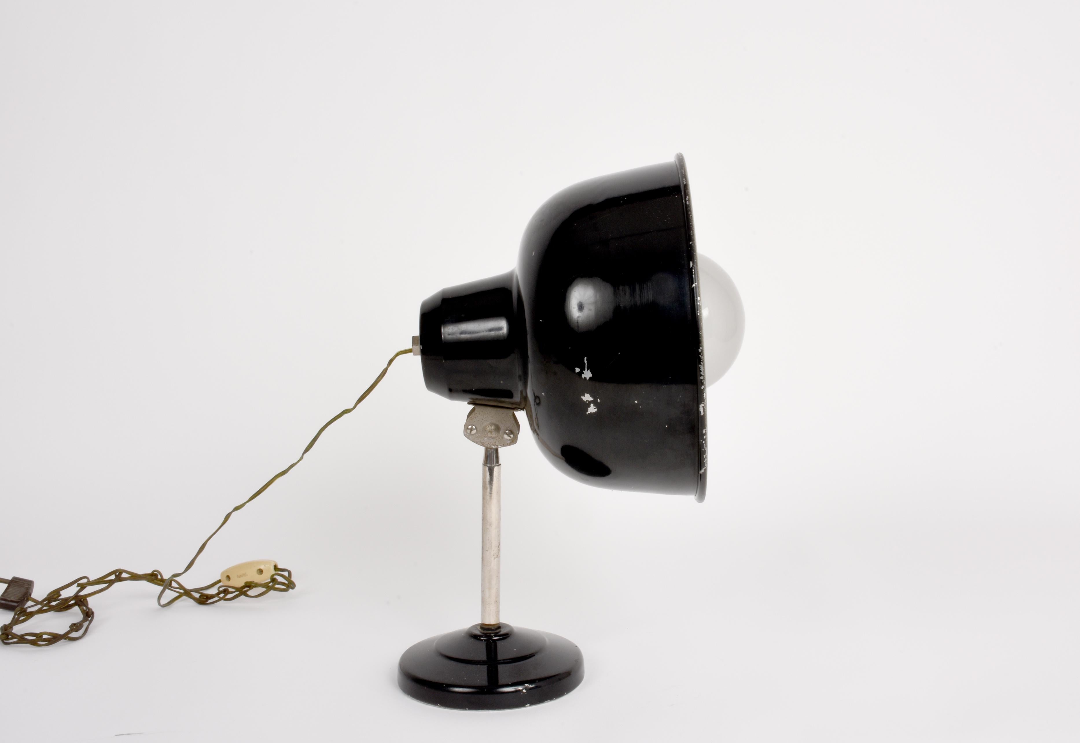 Lampe de bureau italienne industrielle réglable en métal émaillé noir, années 1940 en vente 2