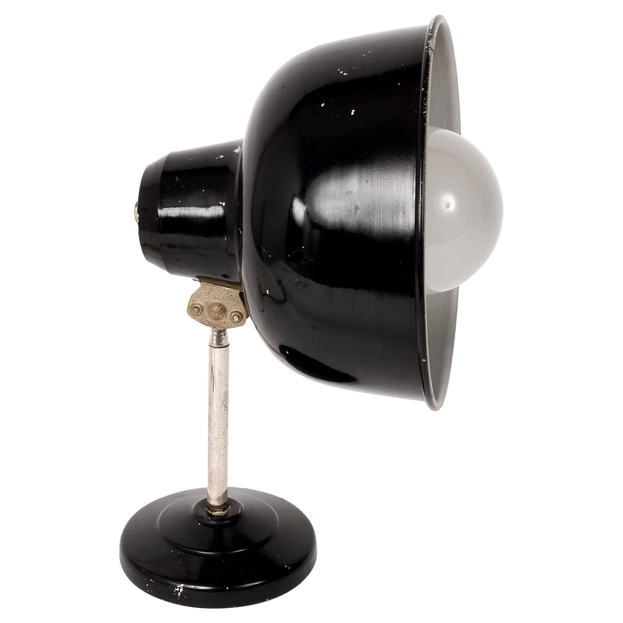 Lámpara de sobremesa italiana industrial de metal esmaltado negro ajustable, años 40