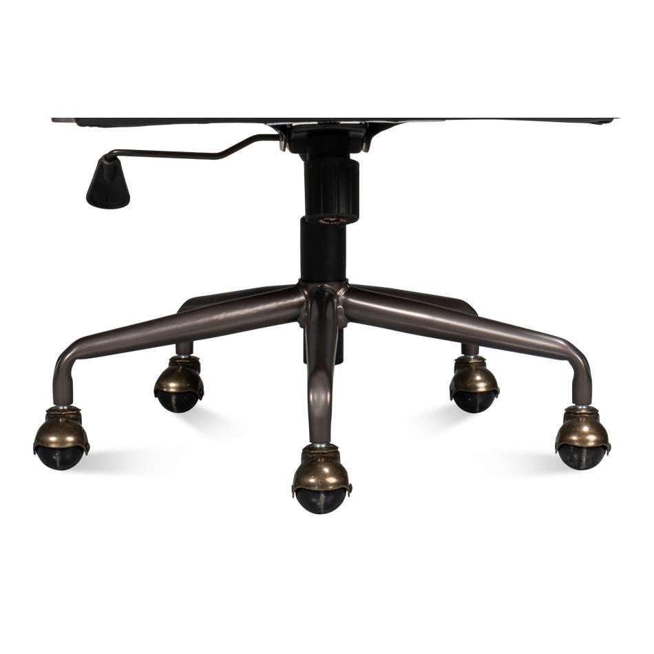 Silla de escritorio industrial de cuero negro en venta 1