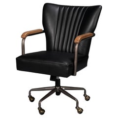 Silla de escritorio industrial de cuero negro