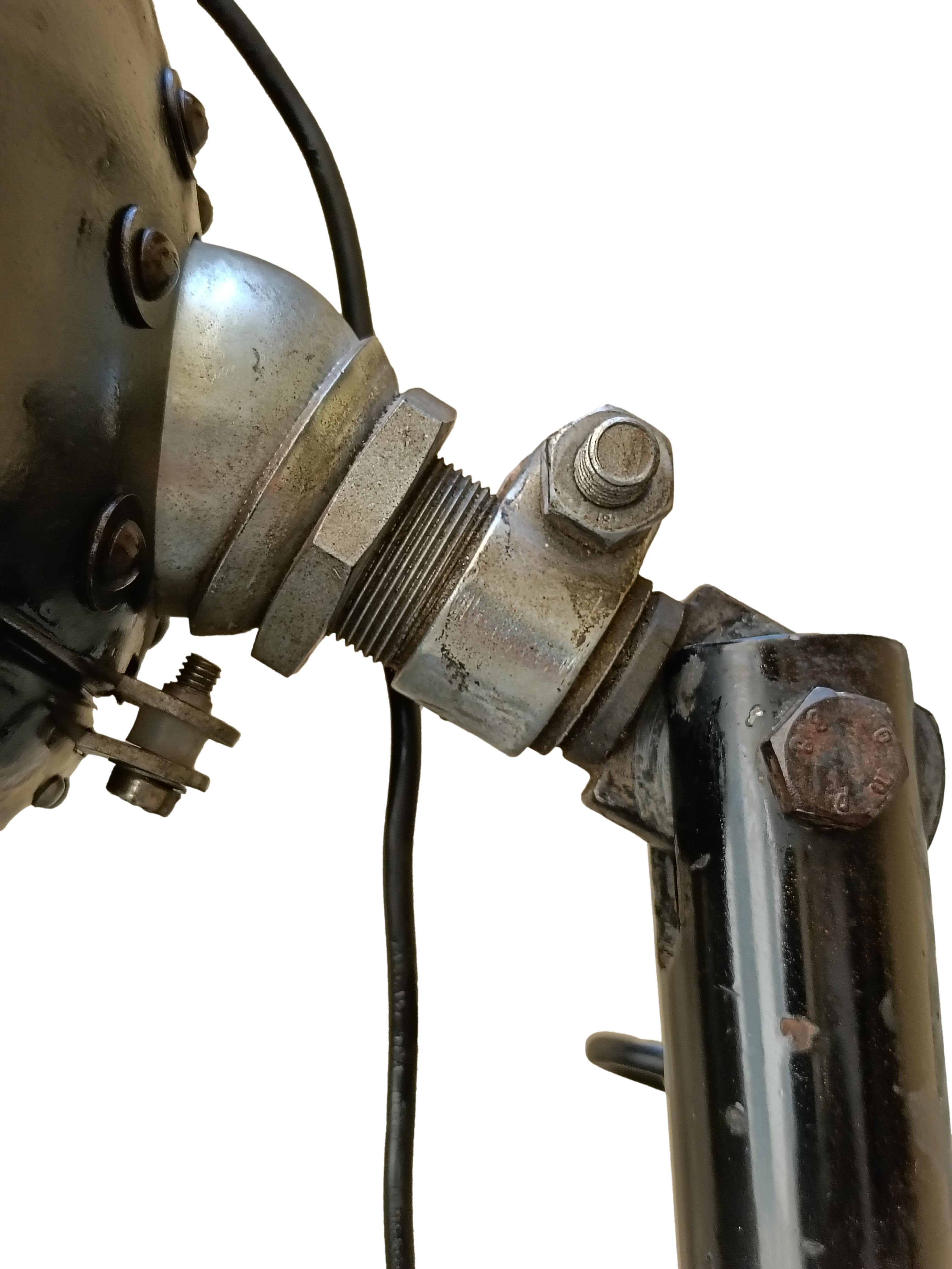 Industrial Black Metal Floor Lamp, Italy 1980s In Good Condition For Sale In Naples, IT