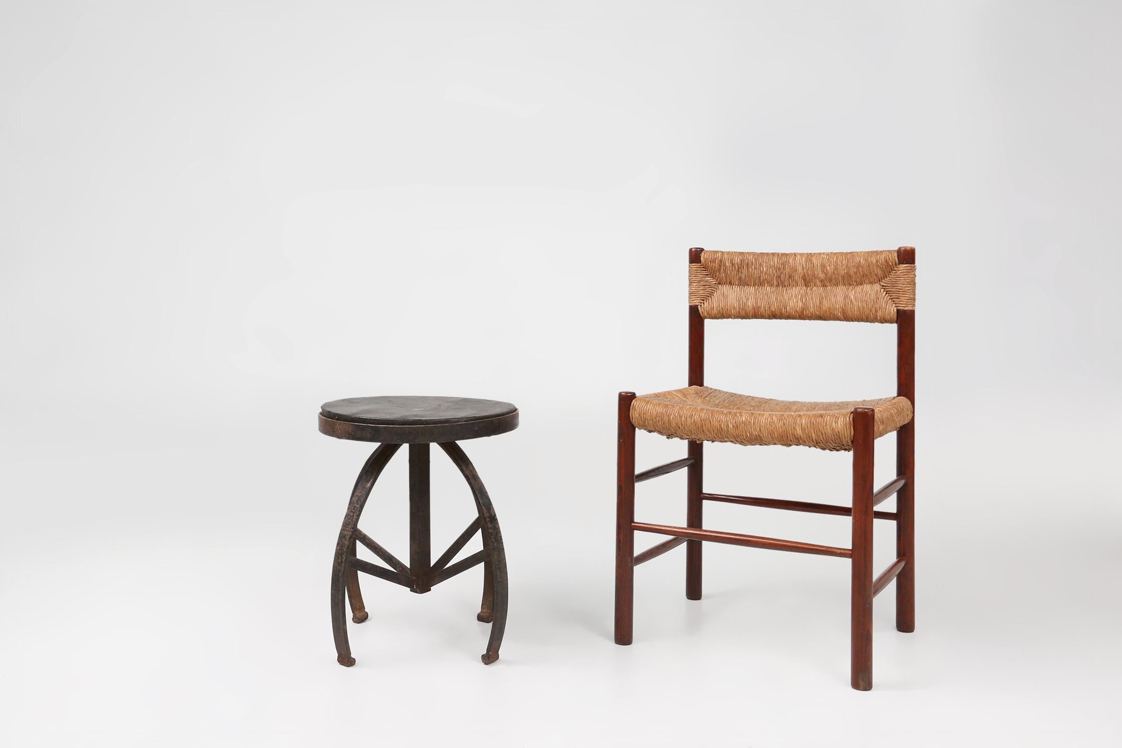 France / 1920 / stool / metal / industrial / mid-century

Stylish black metal stool on 4 legs with unique and stylish spider like frame and black leather top. Made in France around 1920. This stool with a sturdy metal frame combines stylish