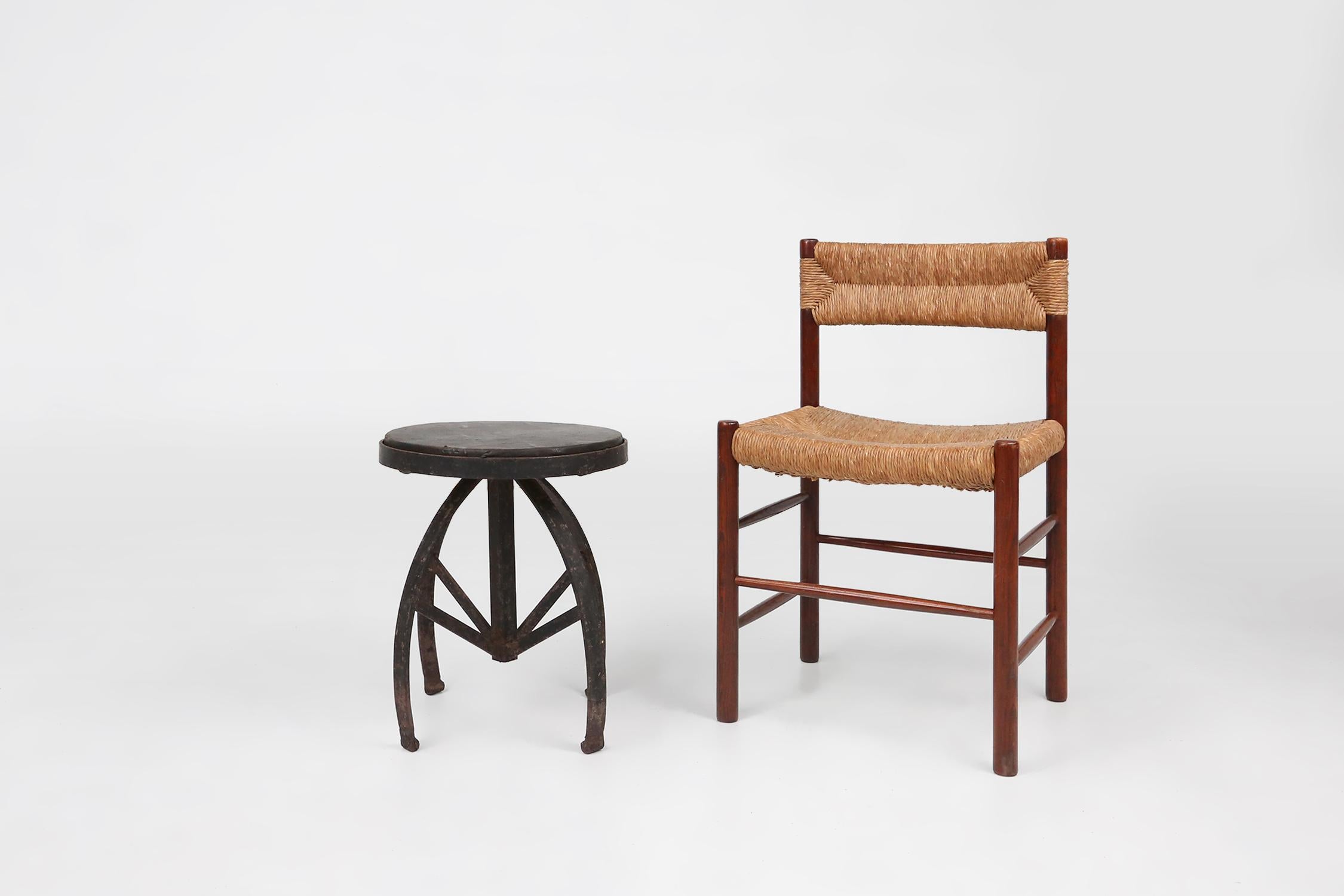 France / 1920 / stool / metal / industrial / mid-century

Stylish black metal stool on 4 legs with unique and stylish spider like frame and black leather top. Made in France around 1920. This stool with a sturdy metal frame combines stylish