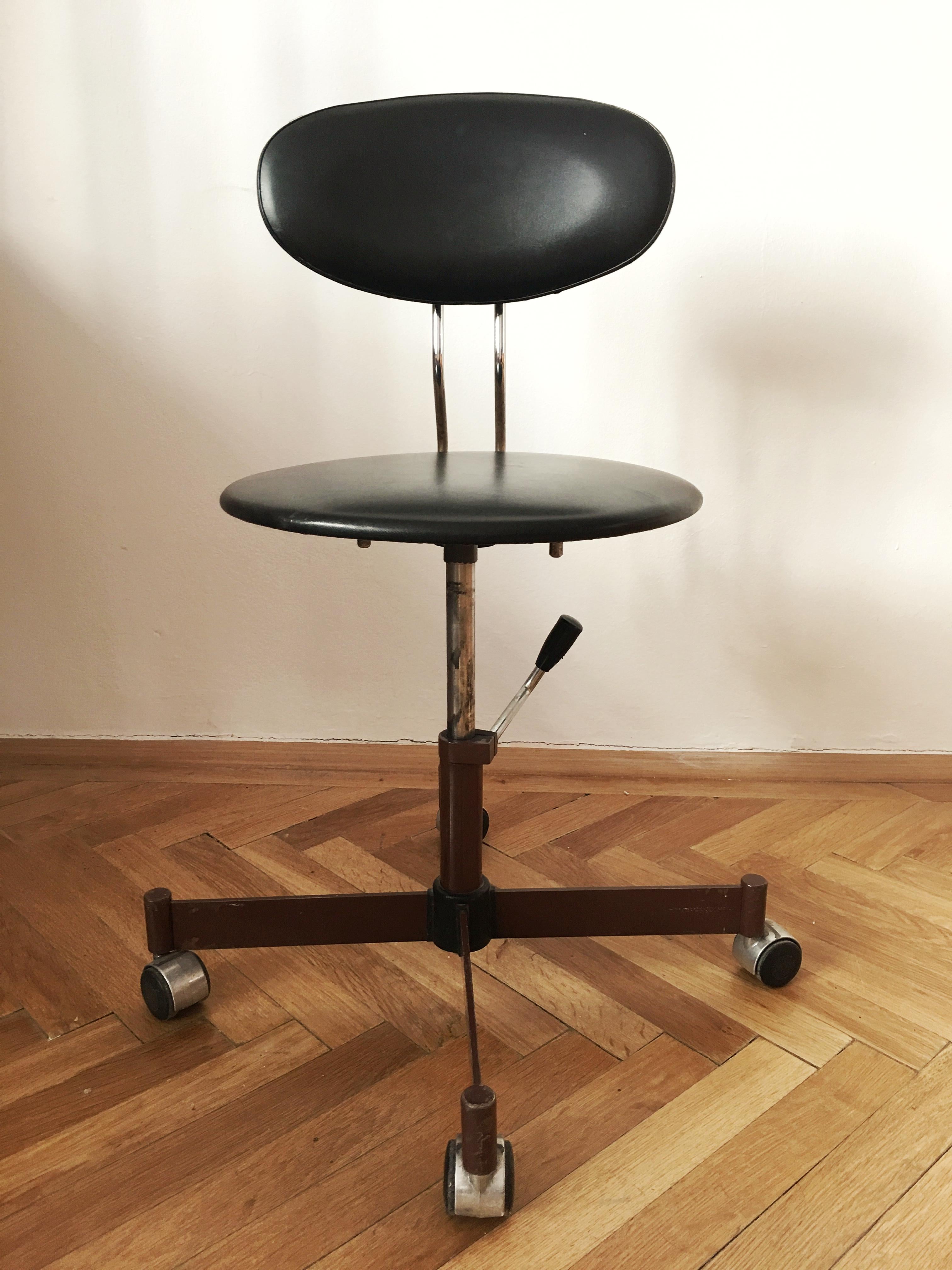 Industrial Black Office Chair from Kovona, 1970s In Good Condition For Sale In Prague, CZ