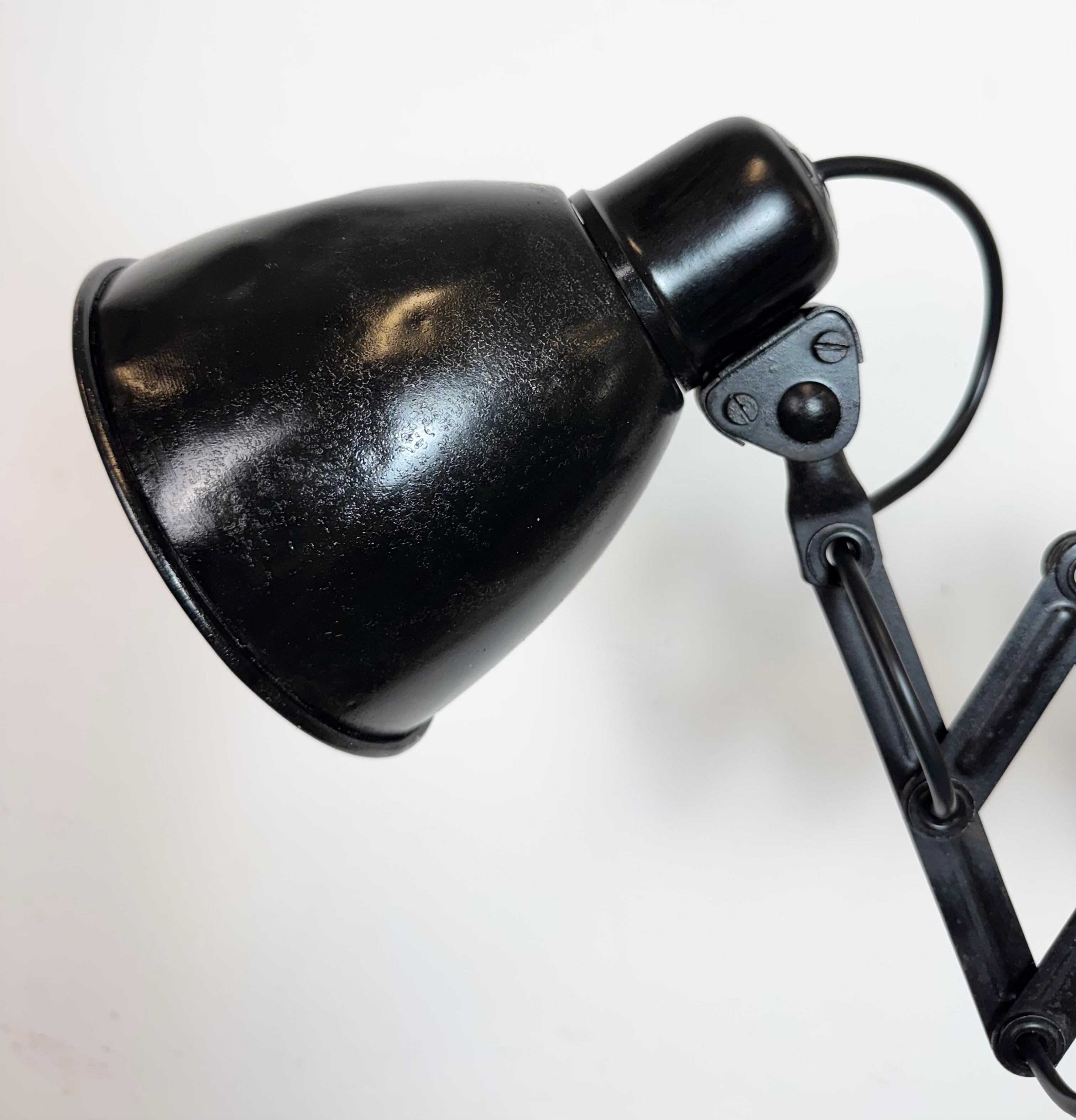 Tchèque Applique industrielle noire à ciseaux, années 1950 en vente