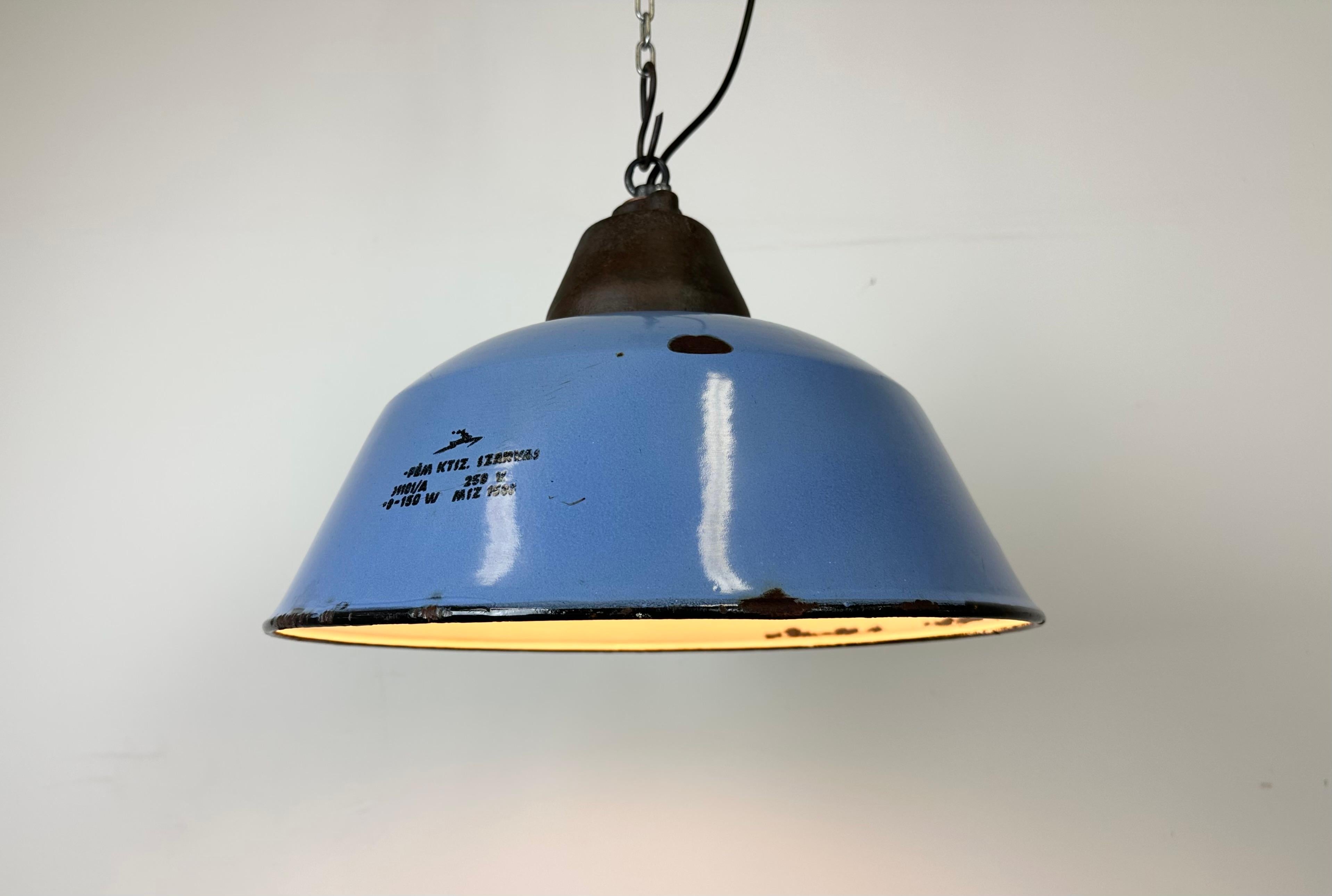 Industrial Blue Enamel and Cast Iron Pendant Light, 1960s For Sale 6