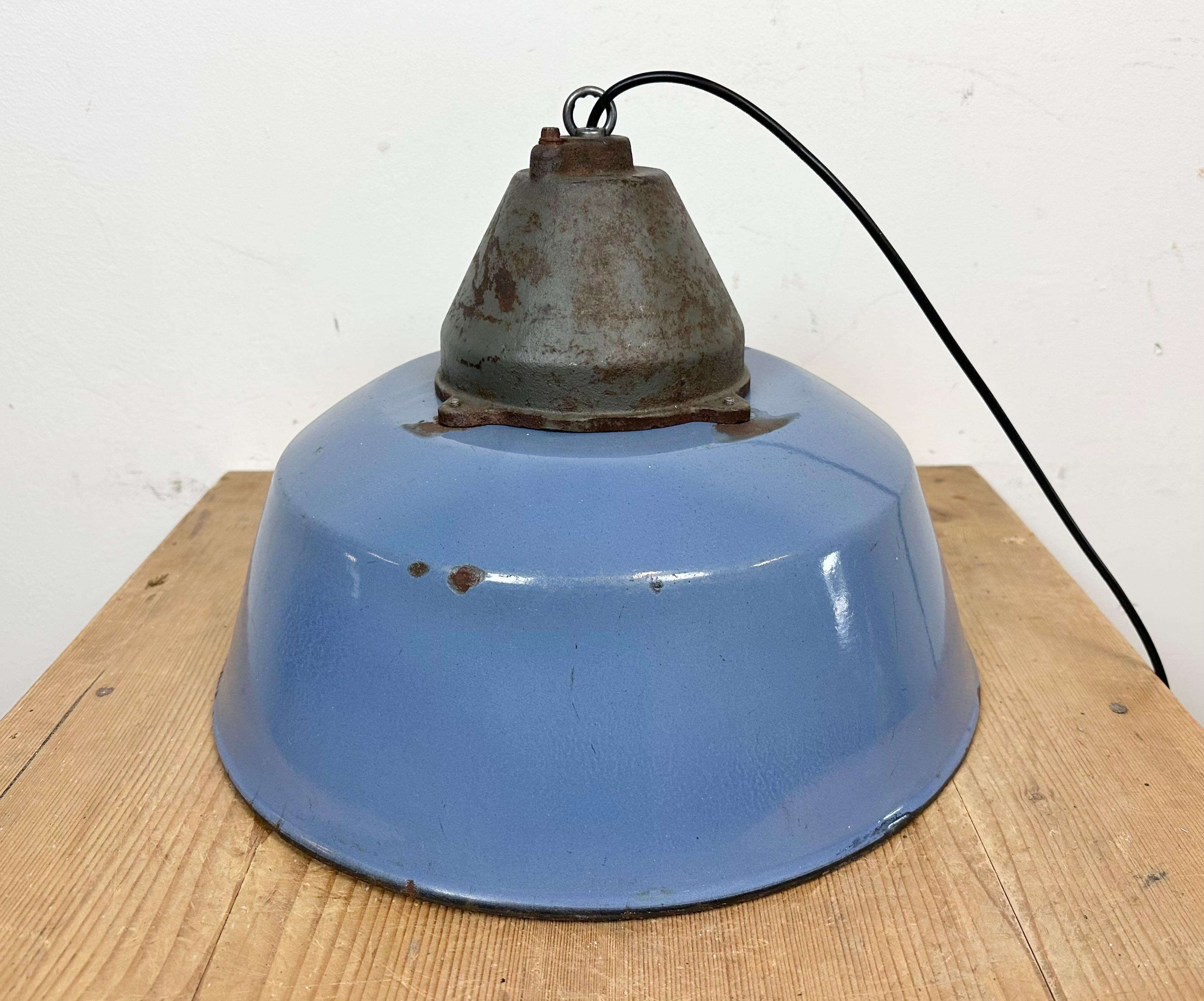 Industrial Blue Enamel and Cast Iron Pendant Light, 1960s For Sale 6