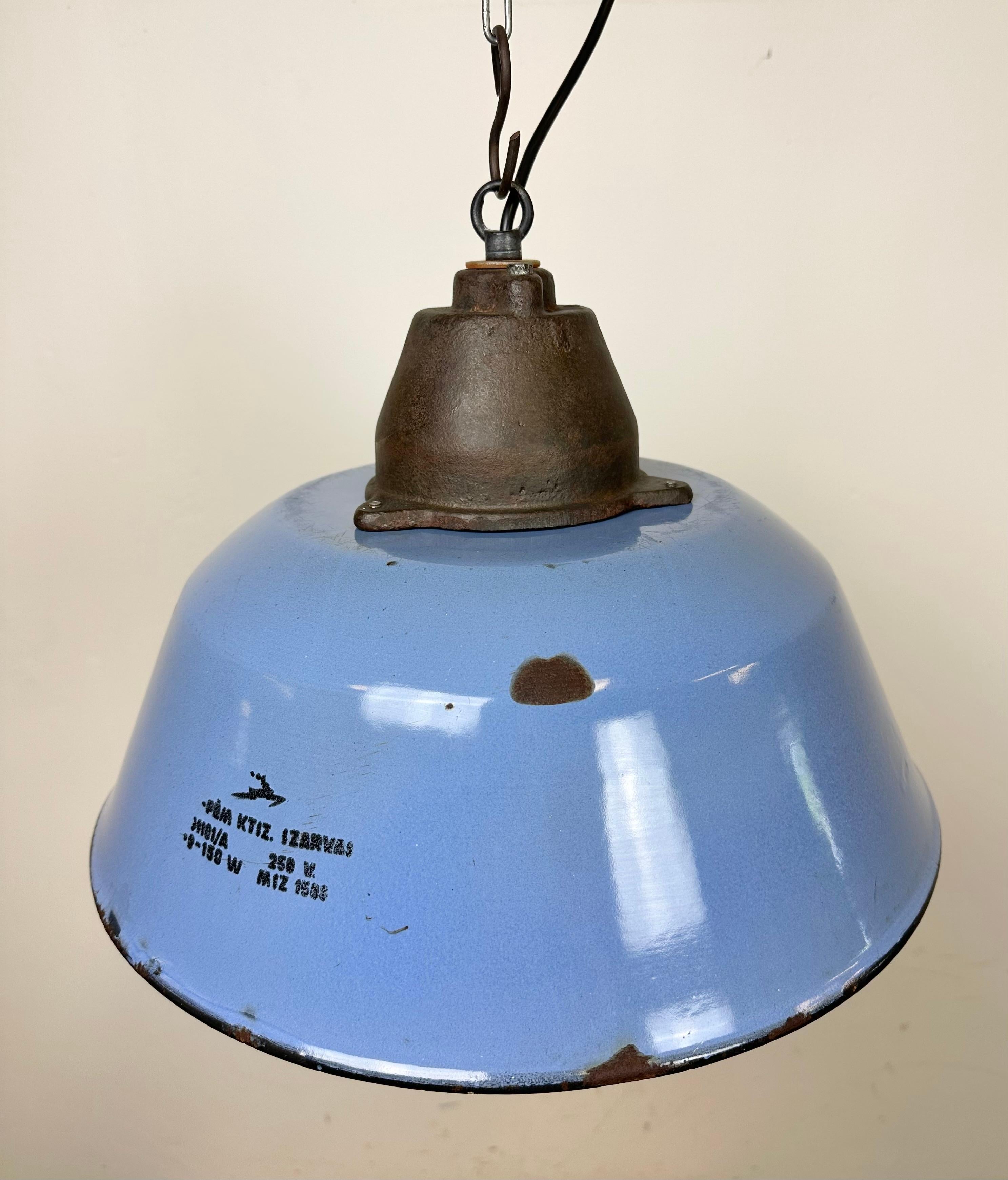 Industrial Blue Enamel and Cast Iron Pendant Light, 1960s For Sale 4