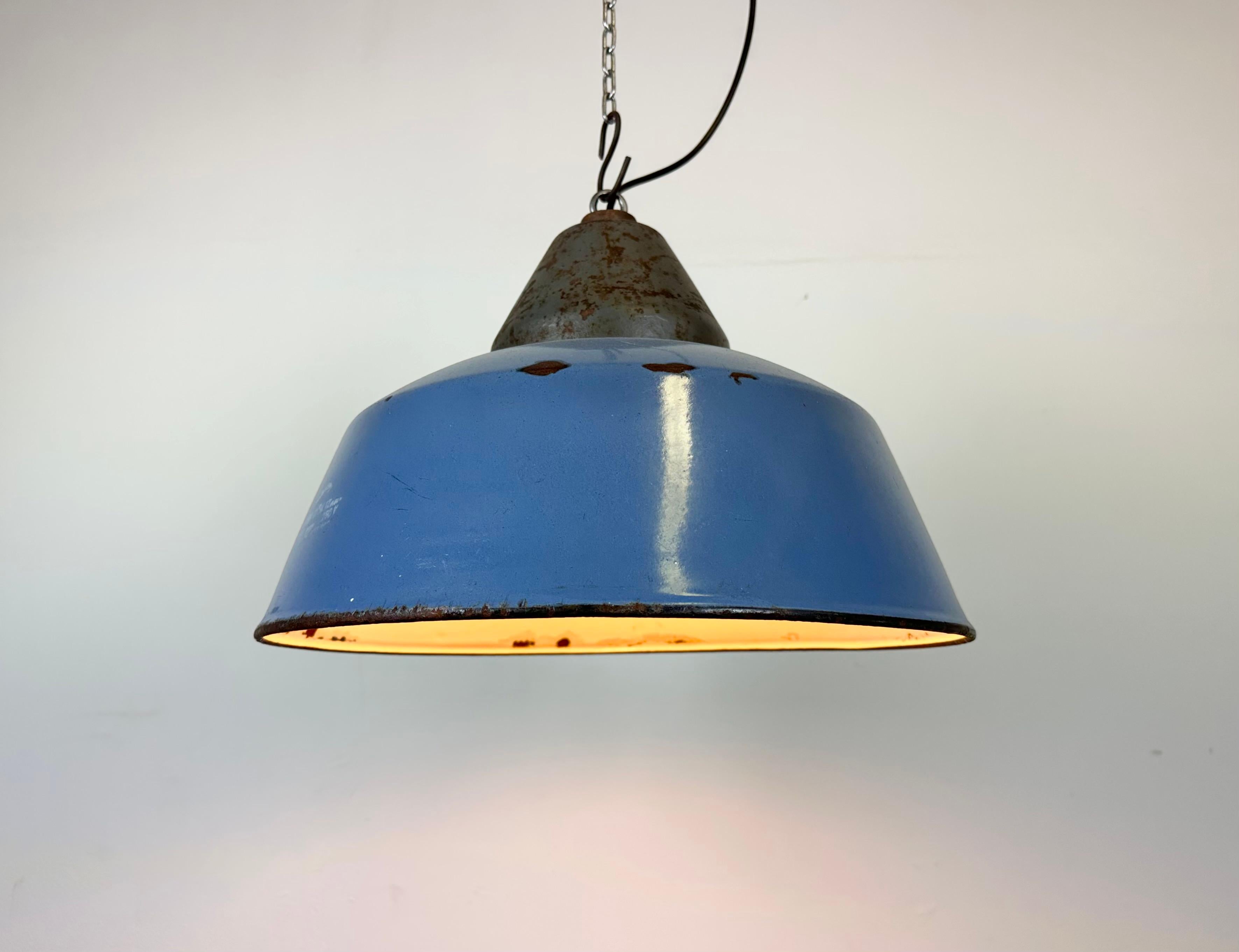 Industrial Blue Enamel and Cast Iron Pendant Light, 1960s For Sale 4