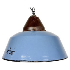 Lampe à suspension industrielle en émail bleu et fonte, années 1960