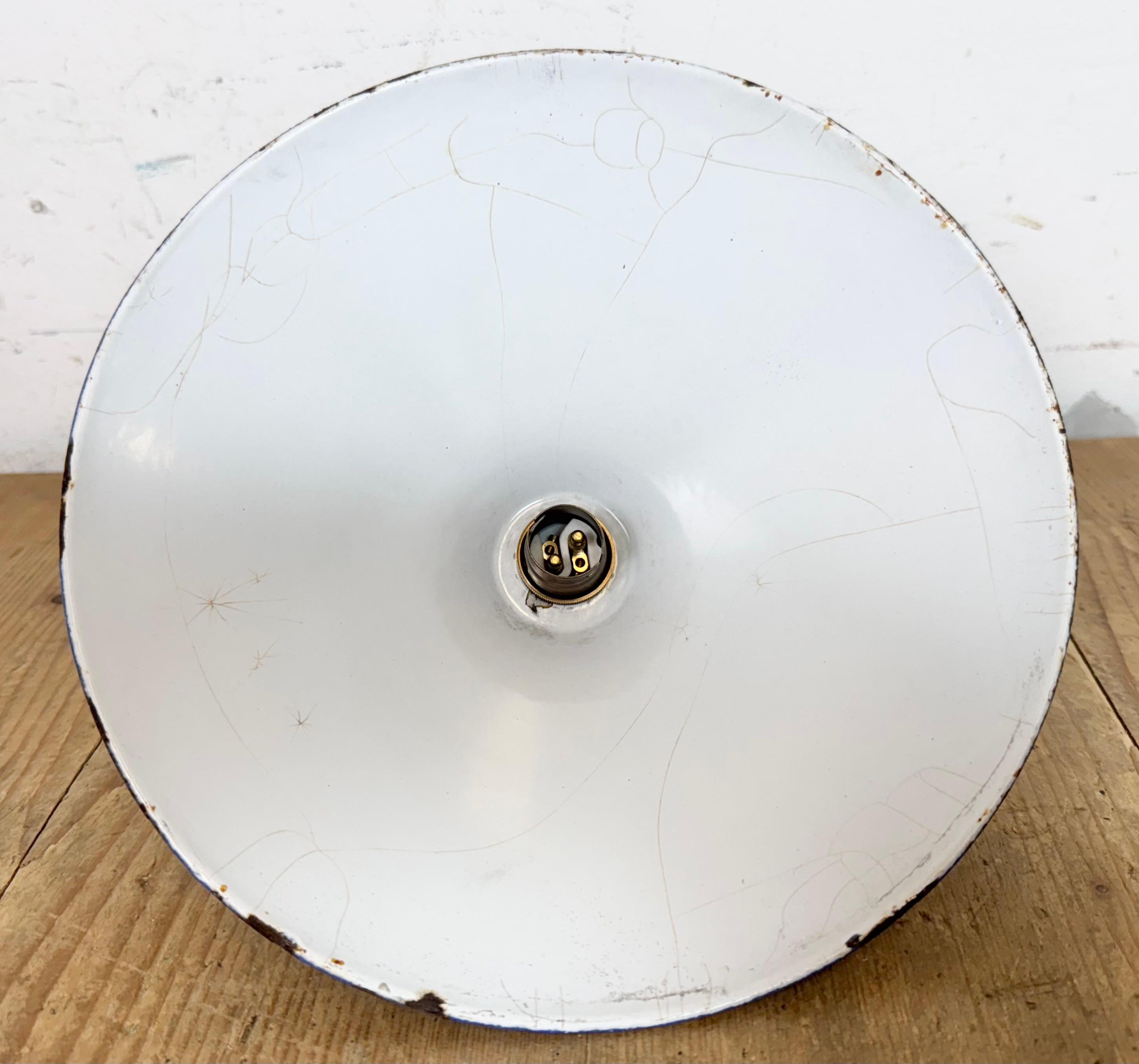 Lampe suspendue d'usine industrielle en émail bleu, années 1950 en vente 7