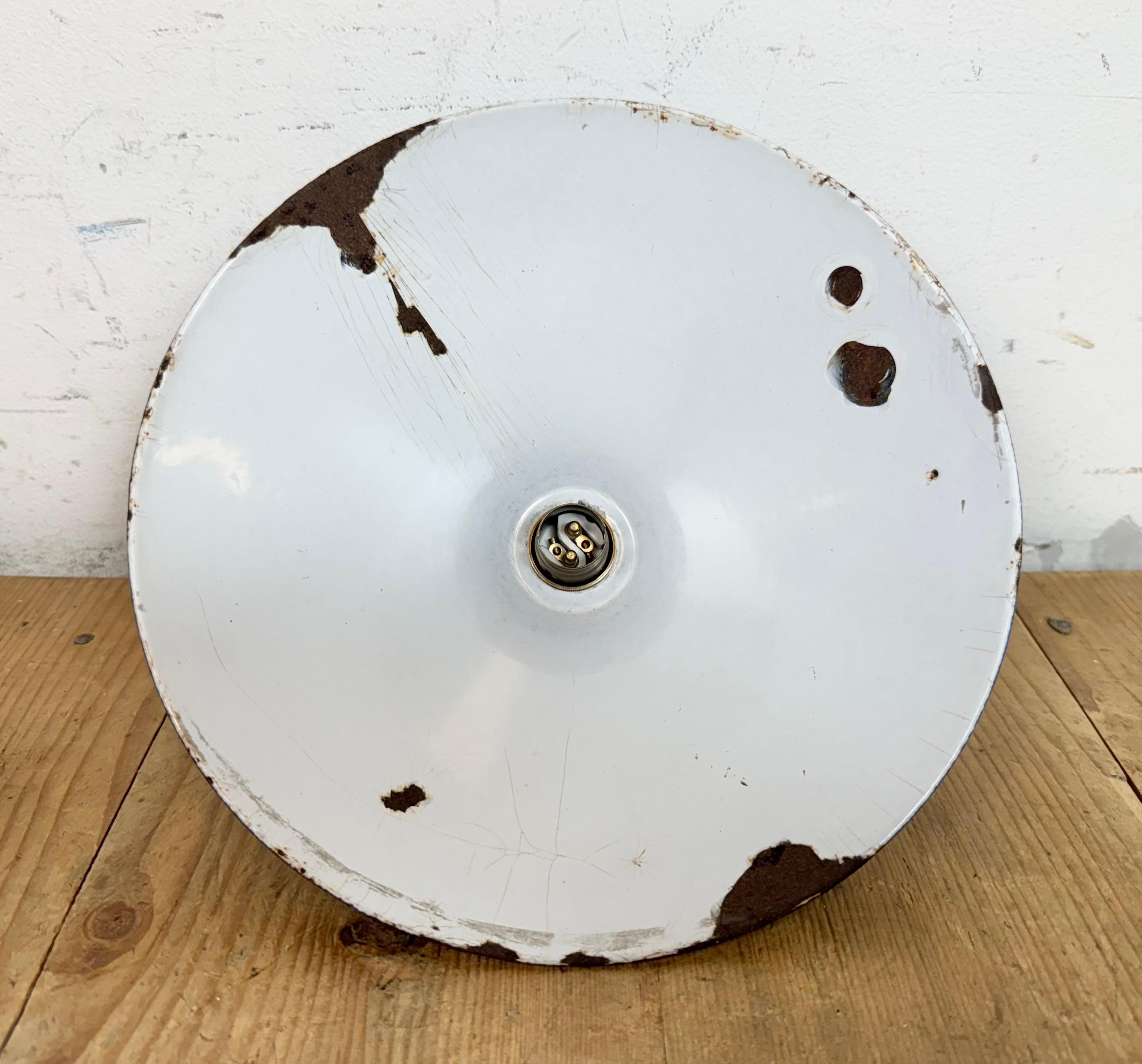 Lampe suspendue d'usine industrielle en émail bleu, années 1950 en vente 9
