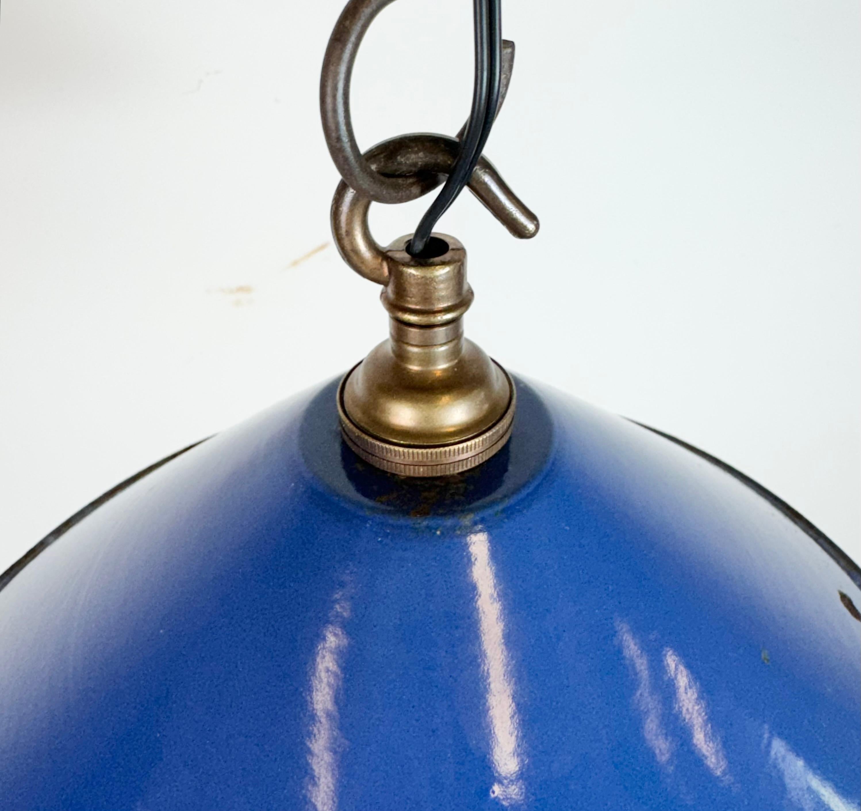 Lampe suspendue d'usine industrielle en émail bleu, années 1950 en vente 1