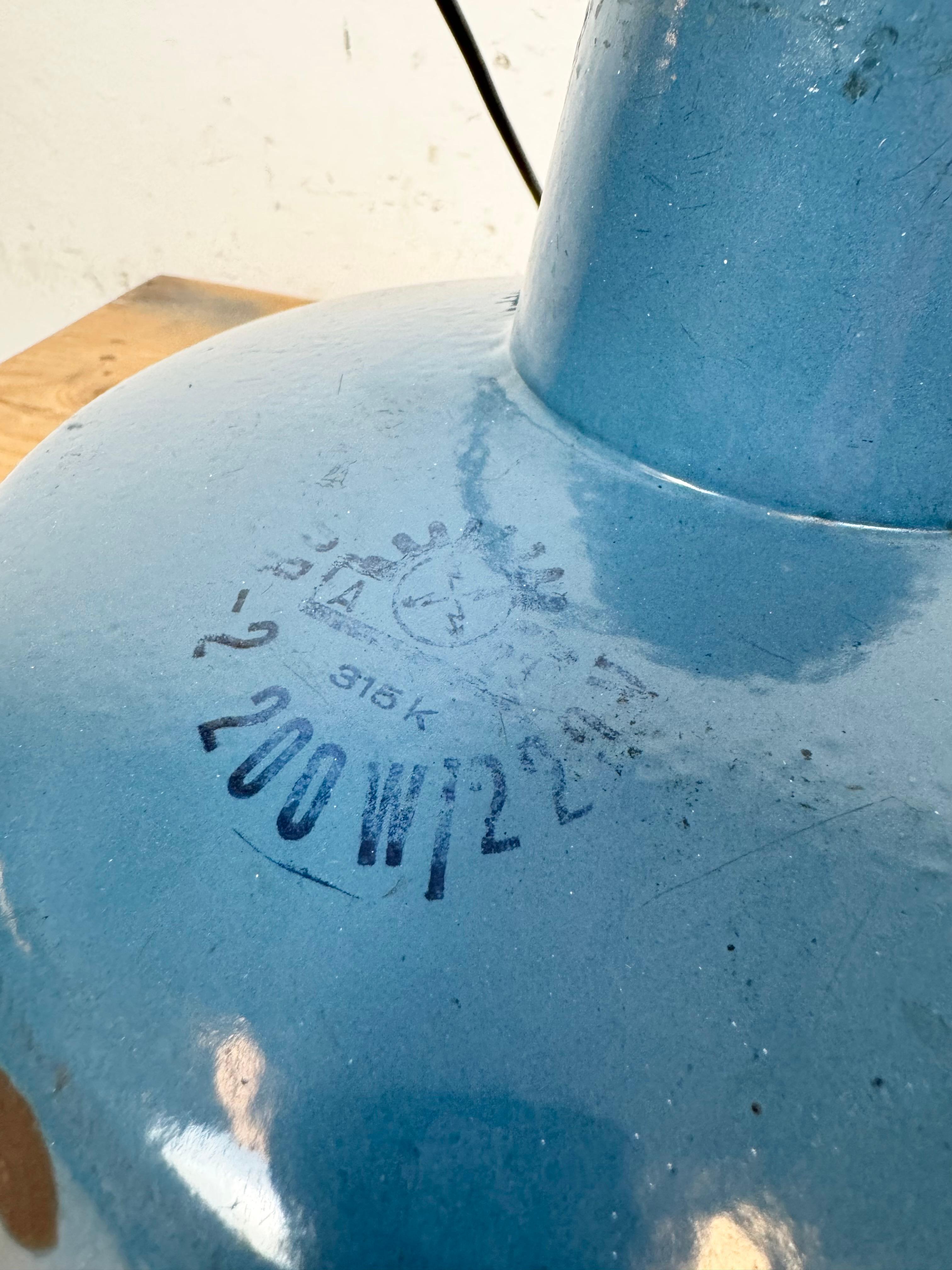 Lampada a sospensione industriale di fabbrica con smalto blu, anni '60 in vendita 6