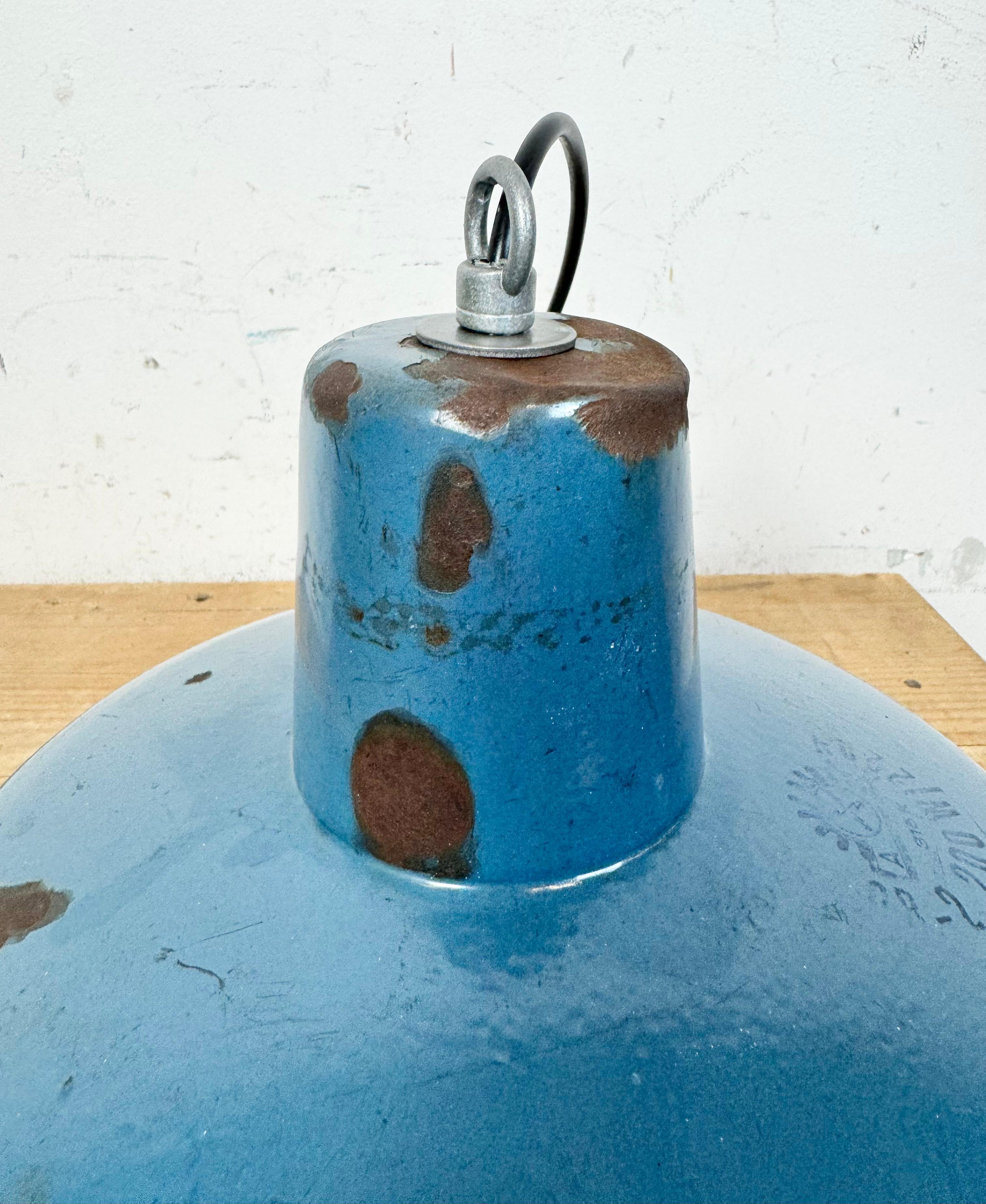 Lampada a sospensione industriale di fabbrica con smalto blu, anni '60 in vendita 7
