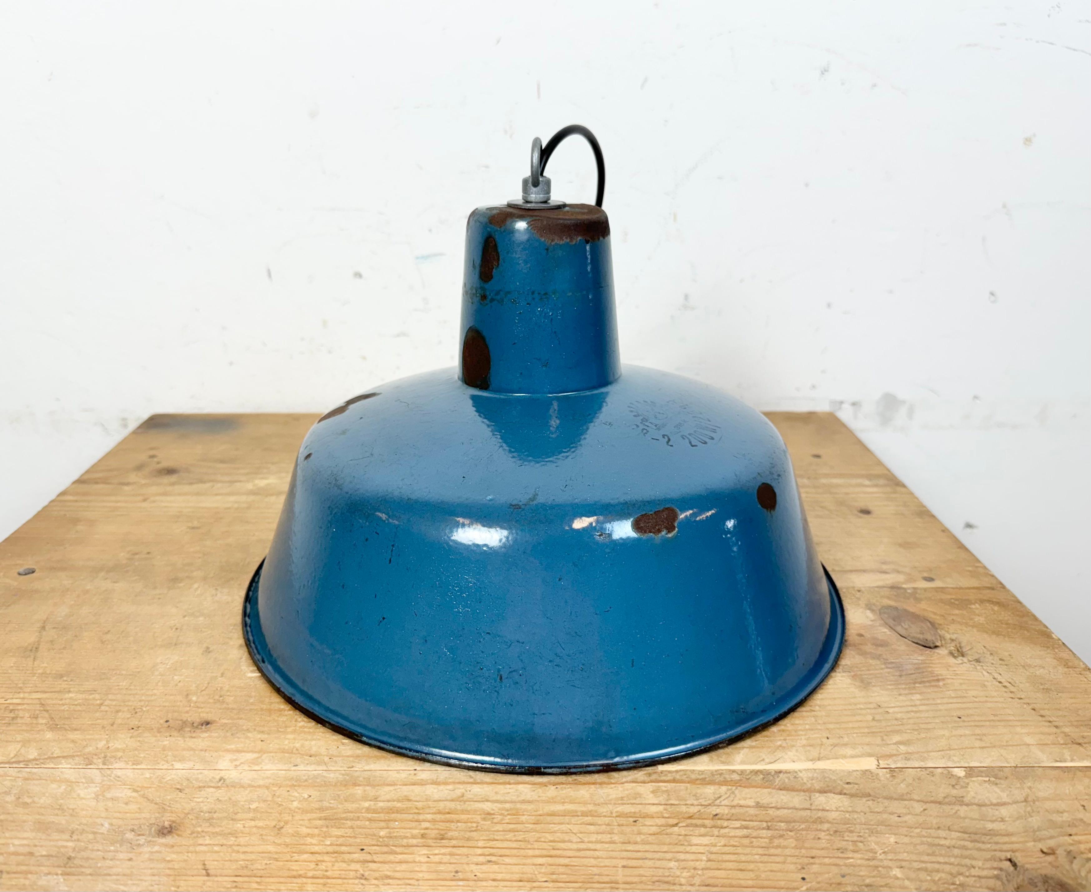 Lampada a sospensione industriale di fabbrica con smalto blu, anni '60 in vendita 8