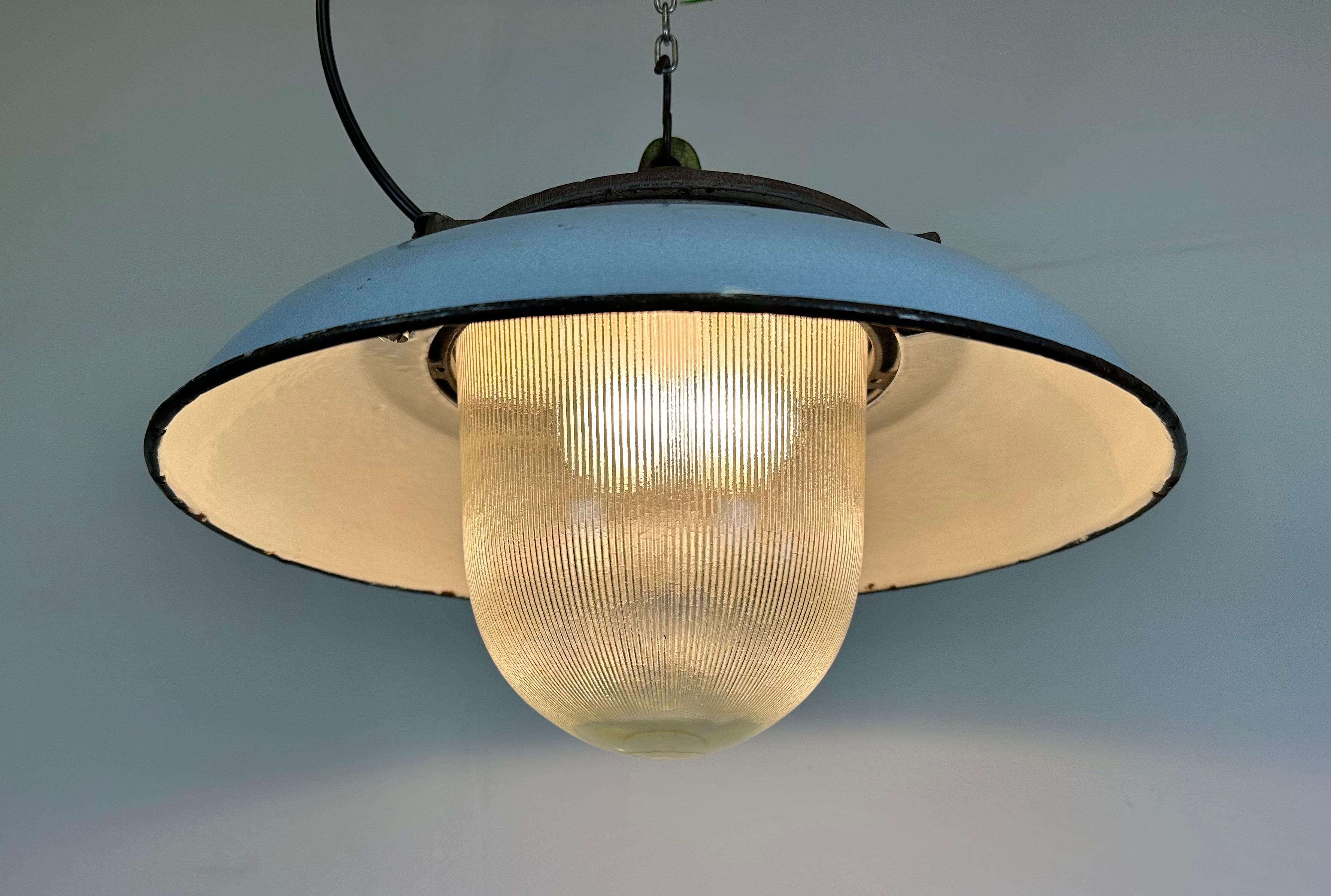 Lampada a sospensione industriale in ghisa con smalto blu di Zaos, anni '60 in vendita 3